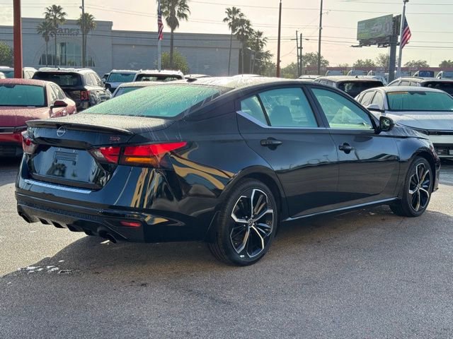 Used 2023 Nissan Altima 2.5 SR image 3