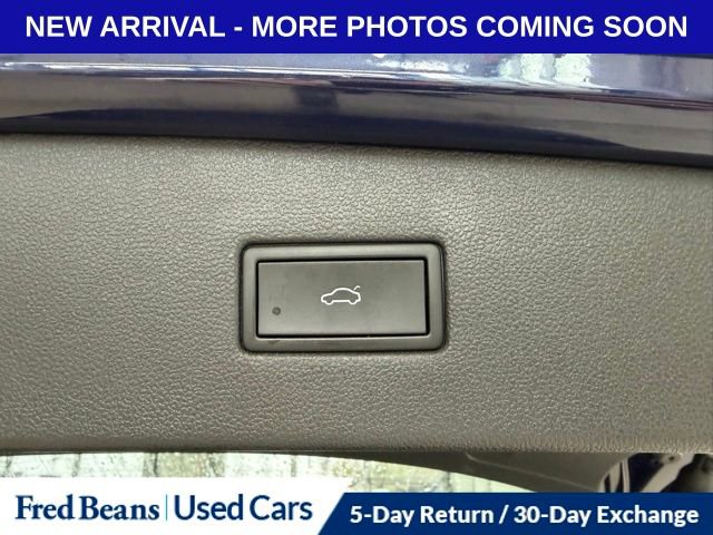 Used 2022 Volkswagen Tiguan SE w/ Panoramic Sunroof Package image 12