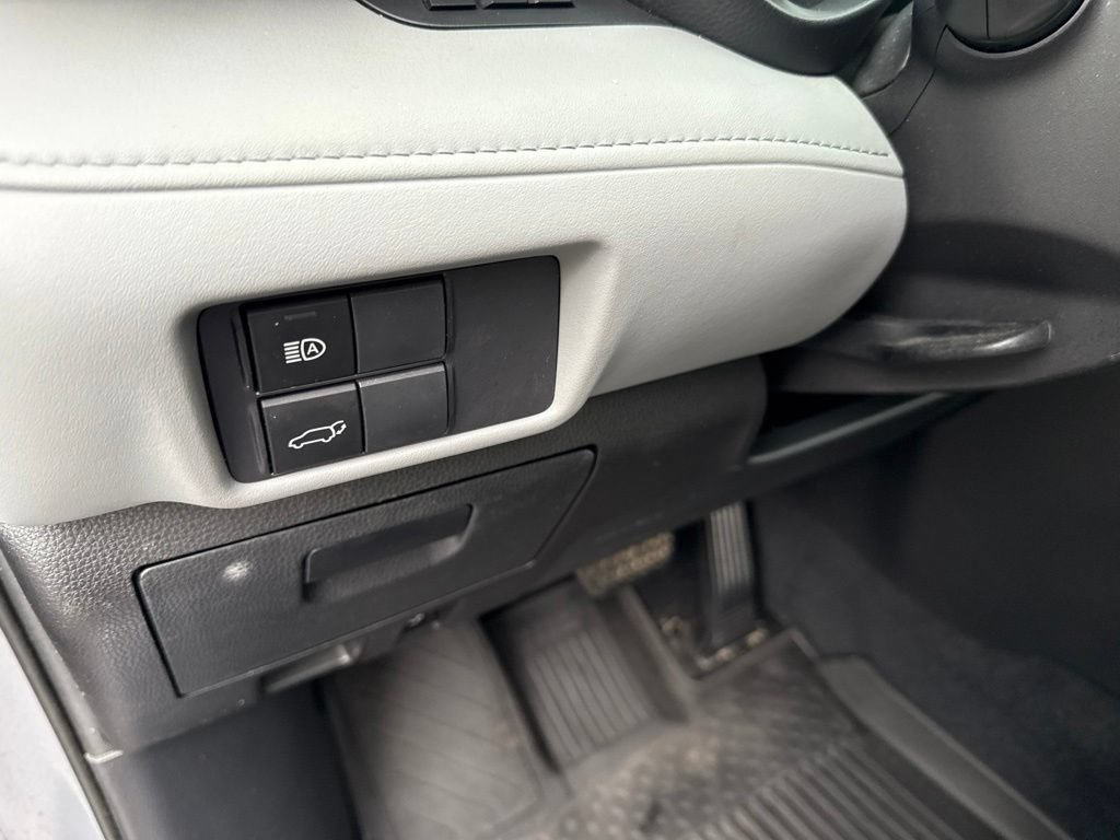 Used 2022 Toyota Highlander XLE AWD/4WD image 23