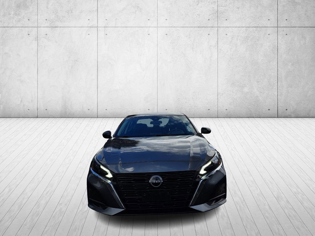 Used 2024 Nissan Altima 2.5 SV FWD image 2