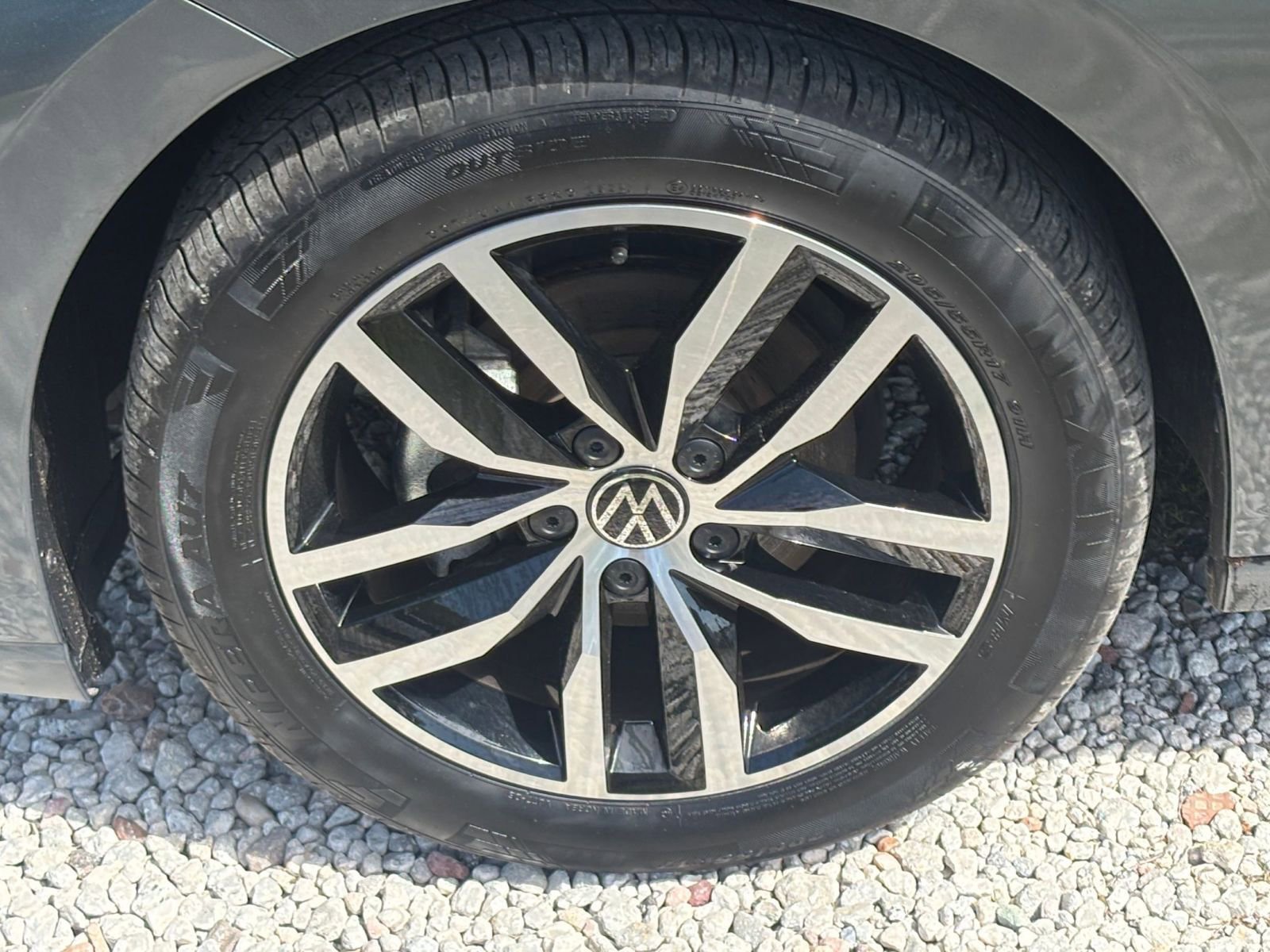 Used 2025 Volkswagen Jetta SE image 32