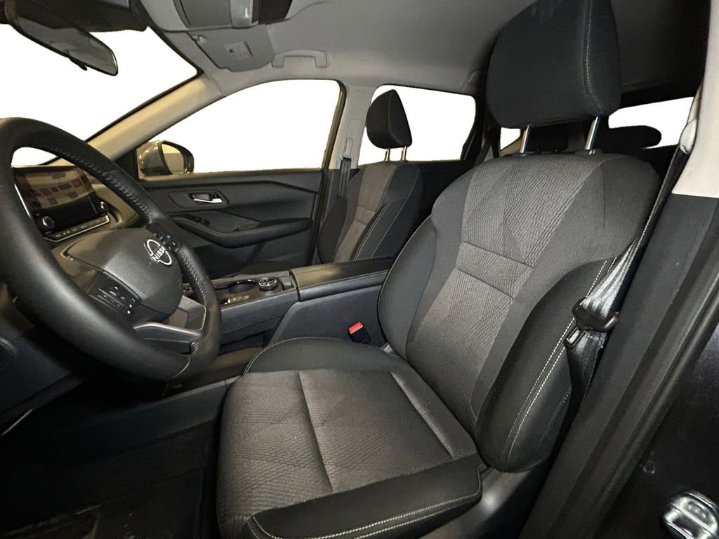 Used 2026 Nissan Rogue SV AWD/4WD image 10