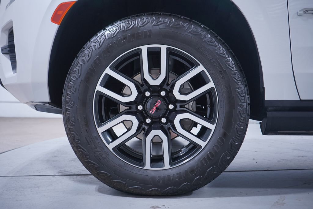 Used 2024 GMC Yukon AT4 w/ AT4 Premium Plus Package image 2