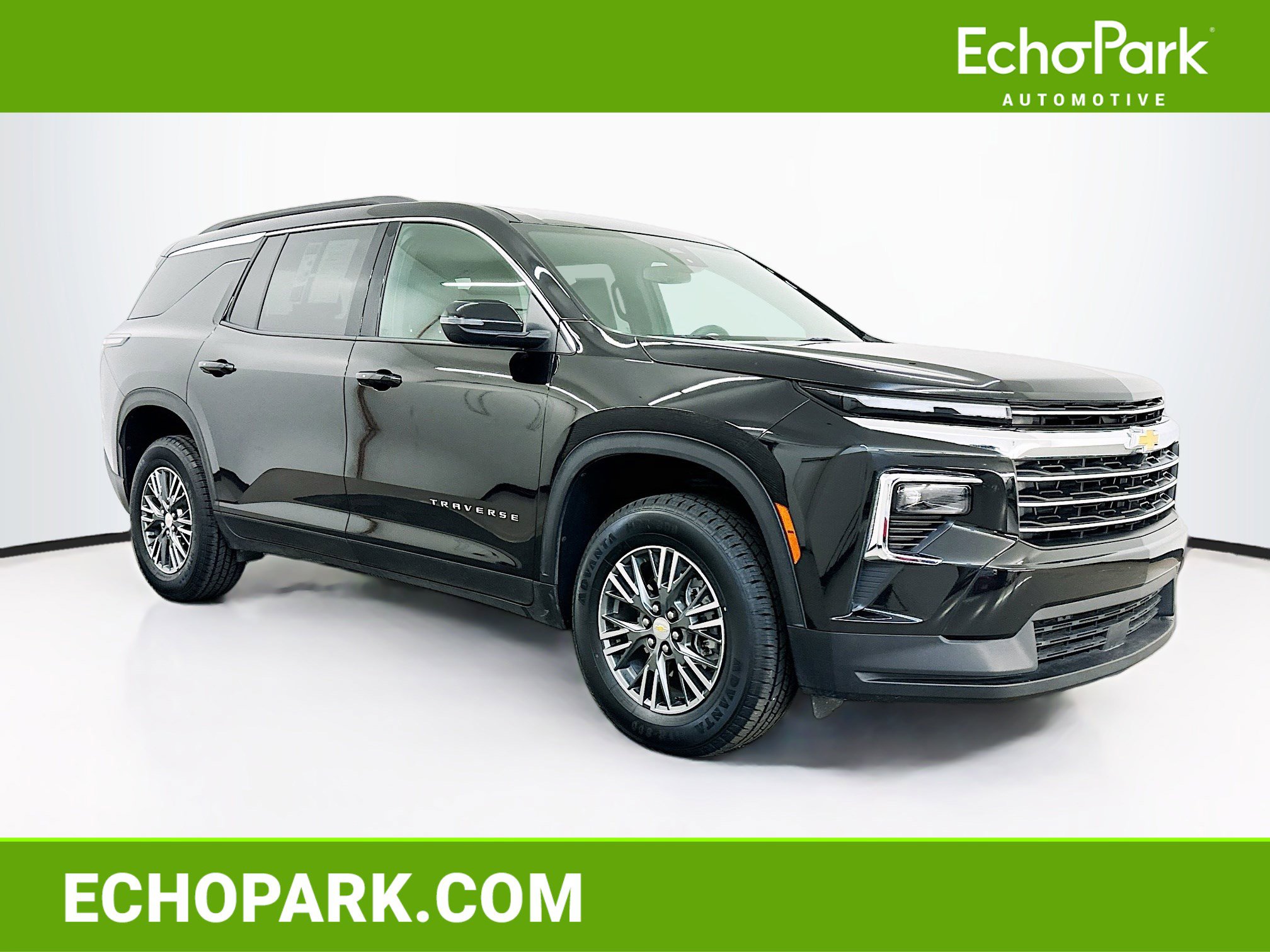 Used 2025 Chevrolet Traverse LT