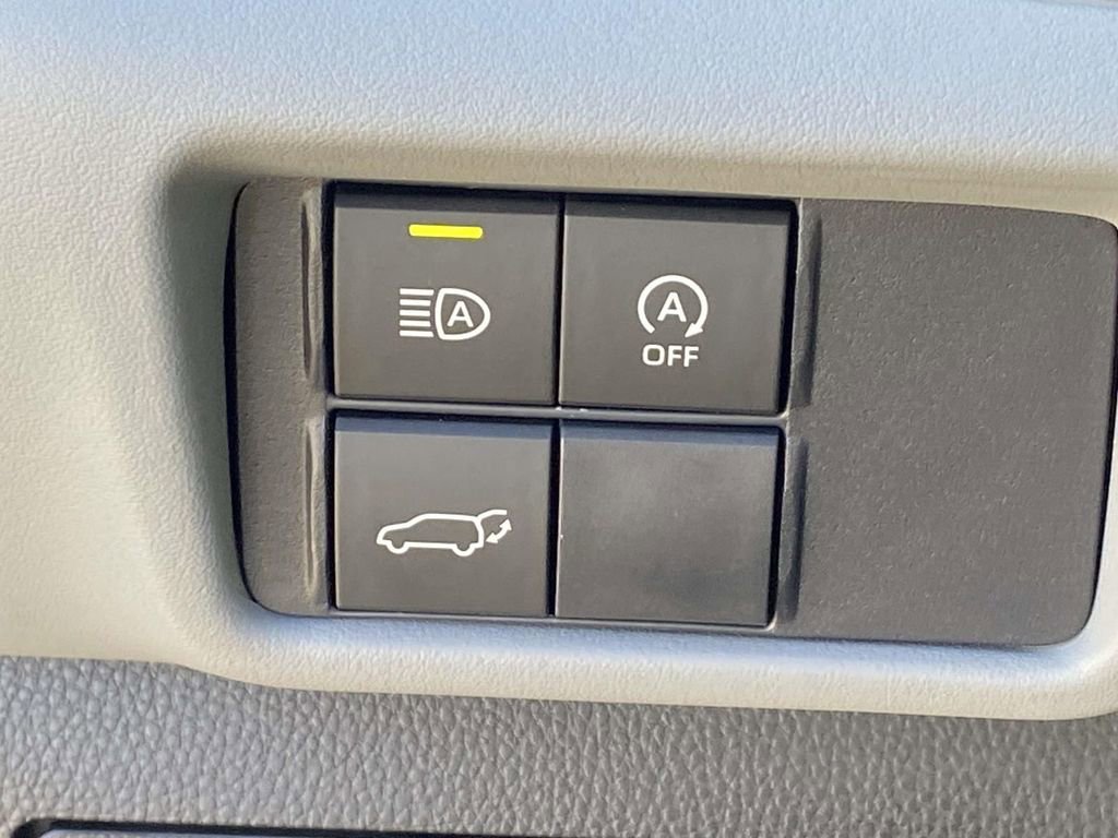 Used 2025 Toyota Highlander LE image 29