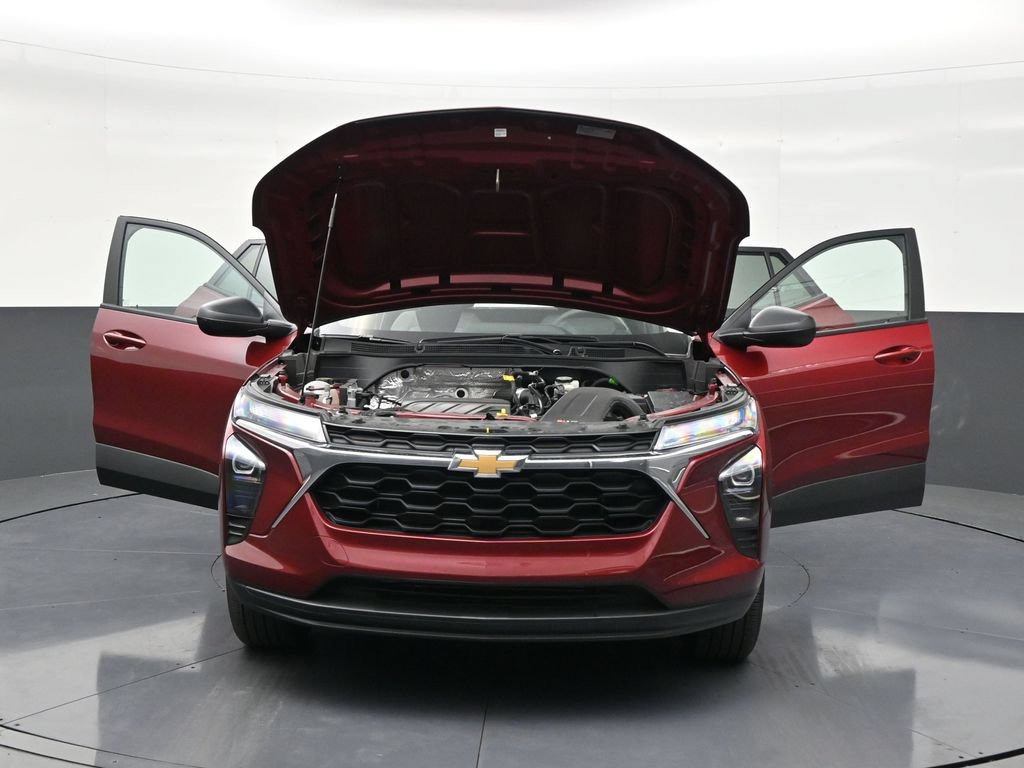 Used 2025 Chevrolet Trax LS FWD image 35