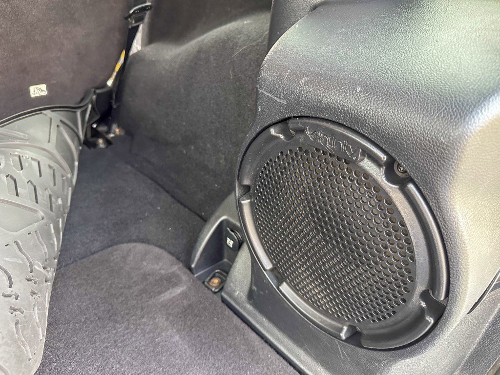 Used 2011 Jeep Wrangler Unlimited 70th Anniversary w/ Connectivity Group image 26