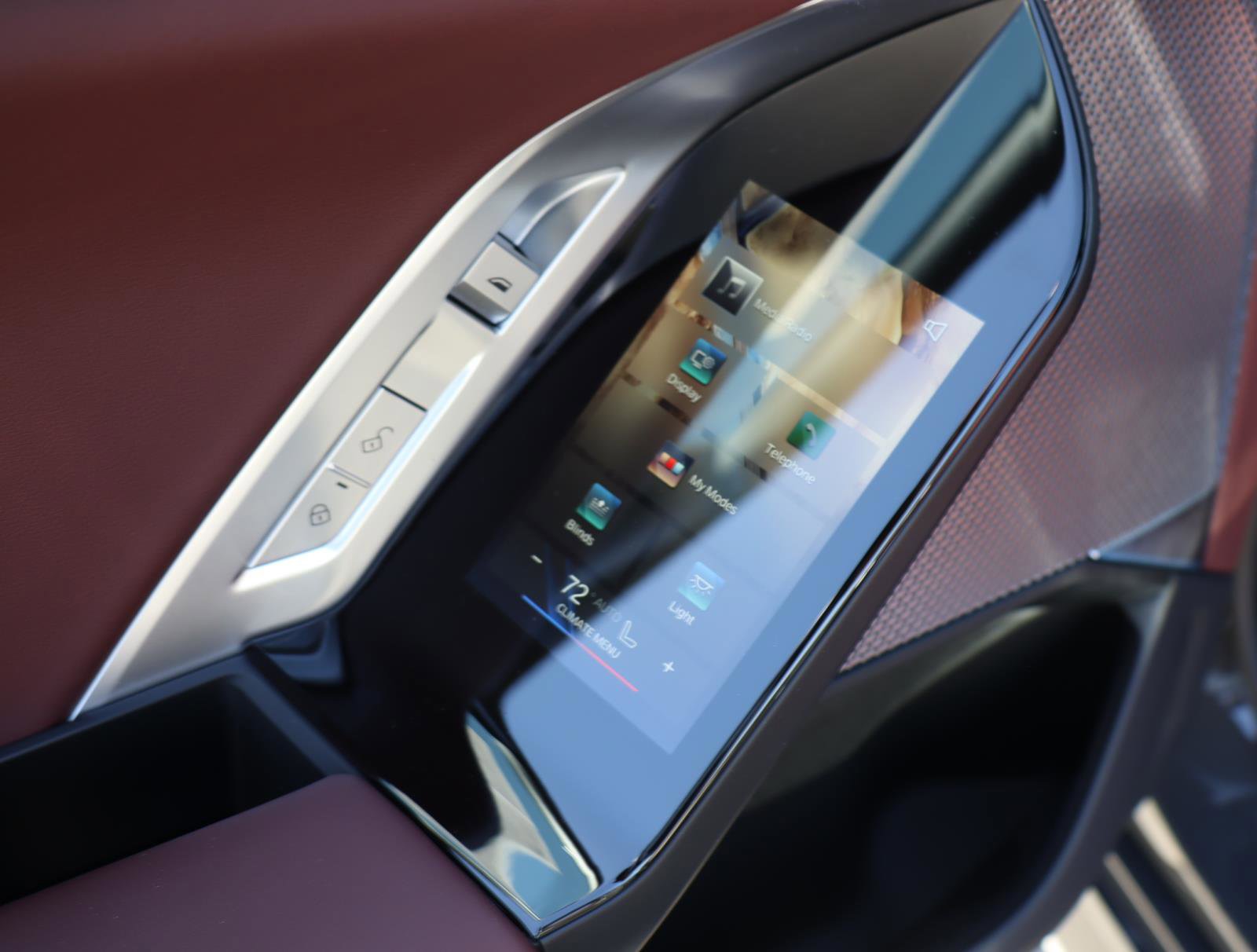 New 2026 BMW 740i w/ Premium Package image 18
