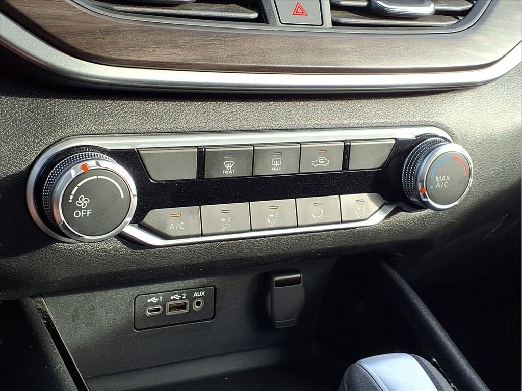 Used 2024 Nissan Altima 2.5 SV FWD image 12