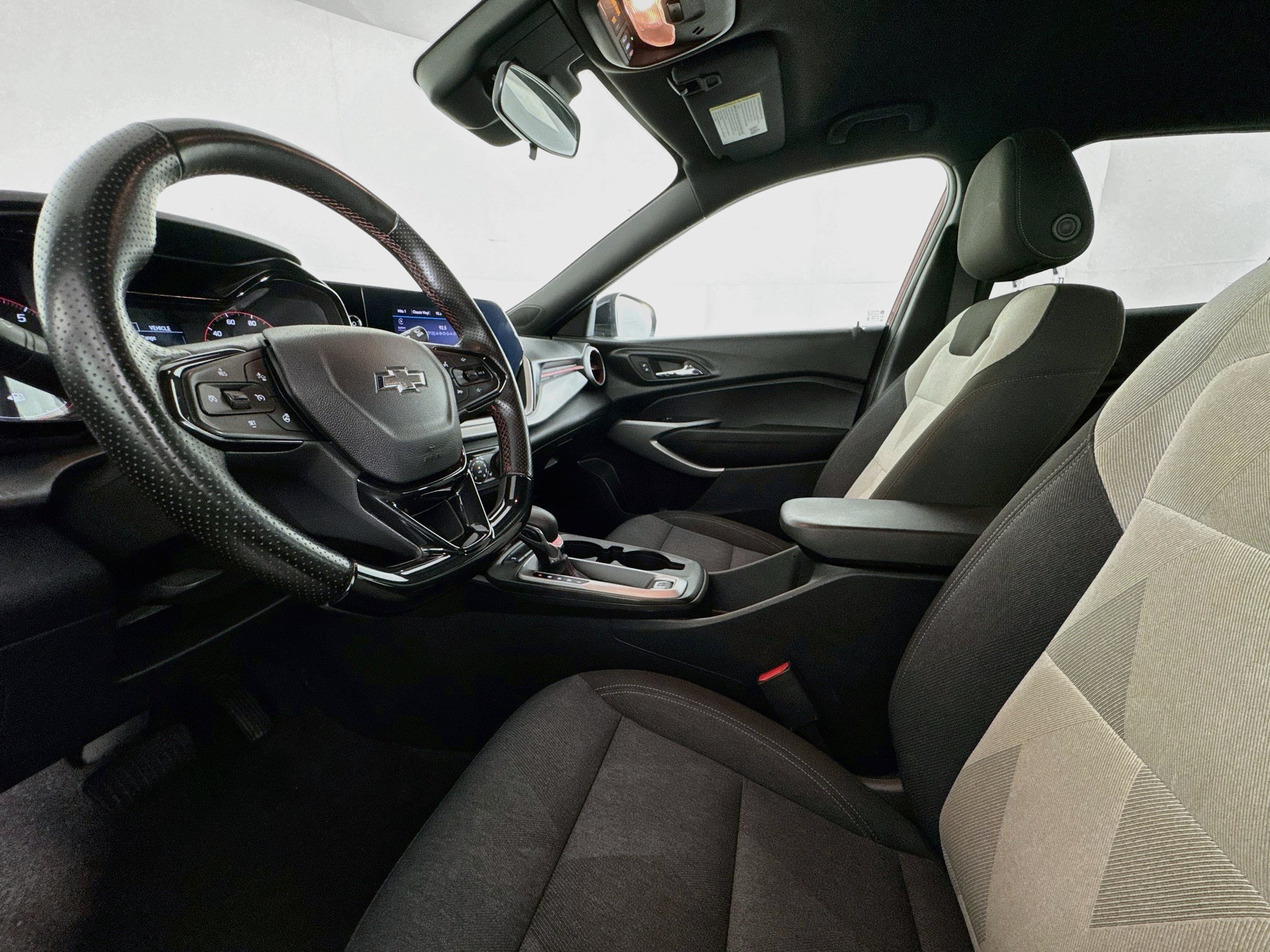 Used 2024 Chevrolet Trax RS FWD image 19