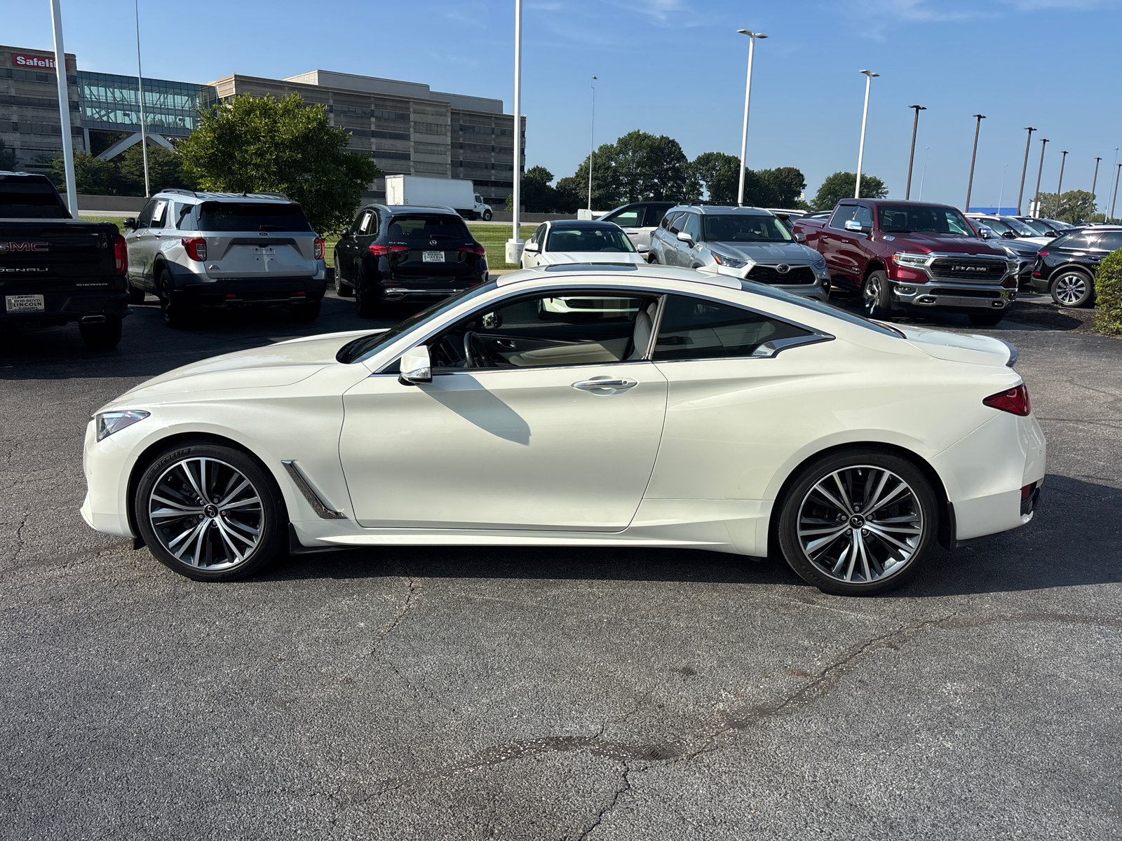 Used 2021 INFINITI Q60 3.0t Luxe w/ Essential Package AWD/4WD image 4