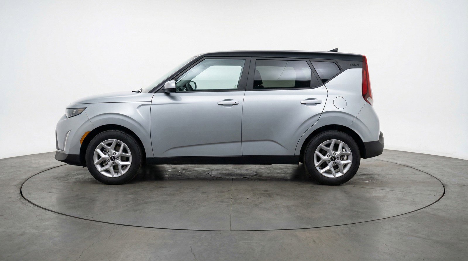 Used 2025 Kia Soul LX w/ LX Technology Package FWD image 5