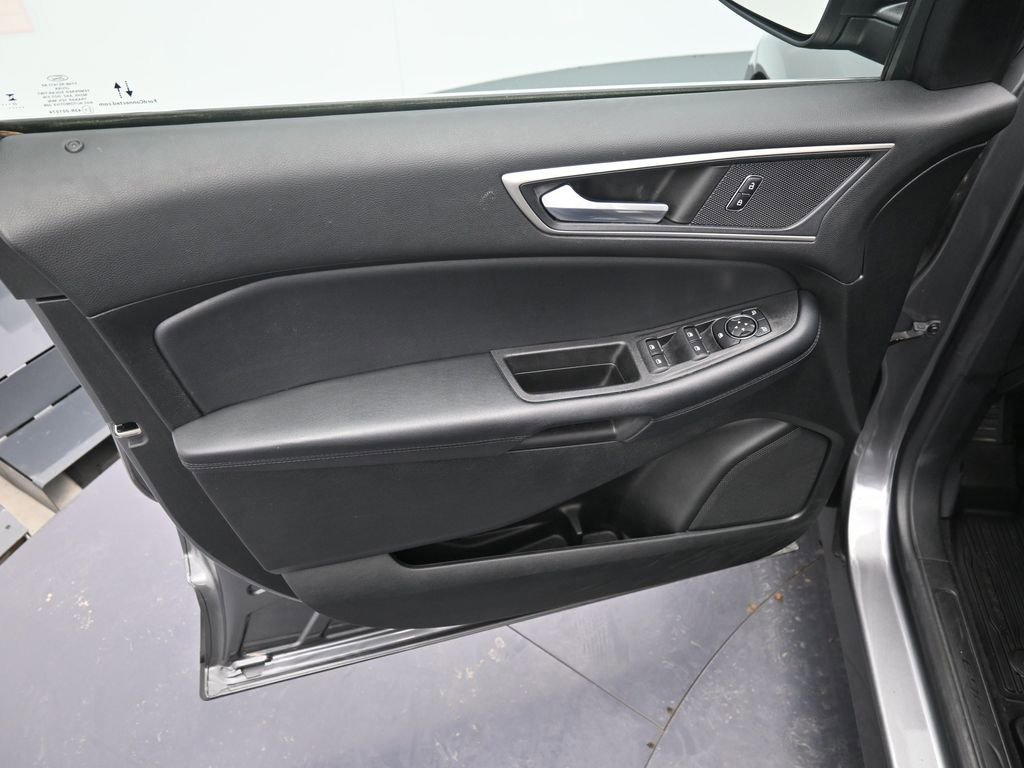 Used 2022 Ford Edge SEL w/ Convenience Package image 9