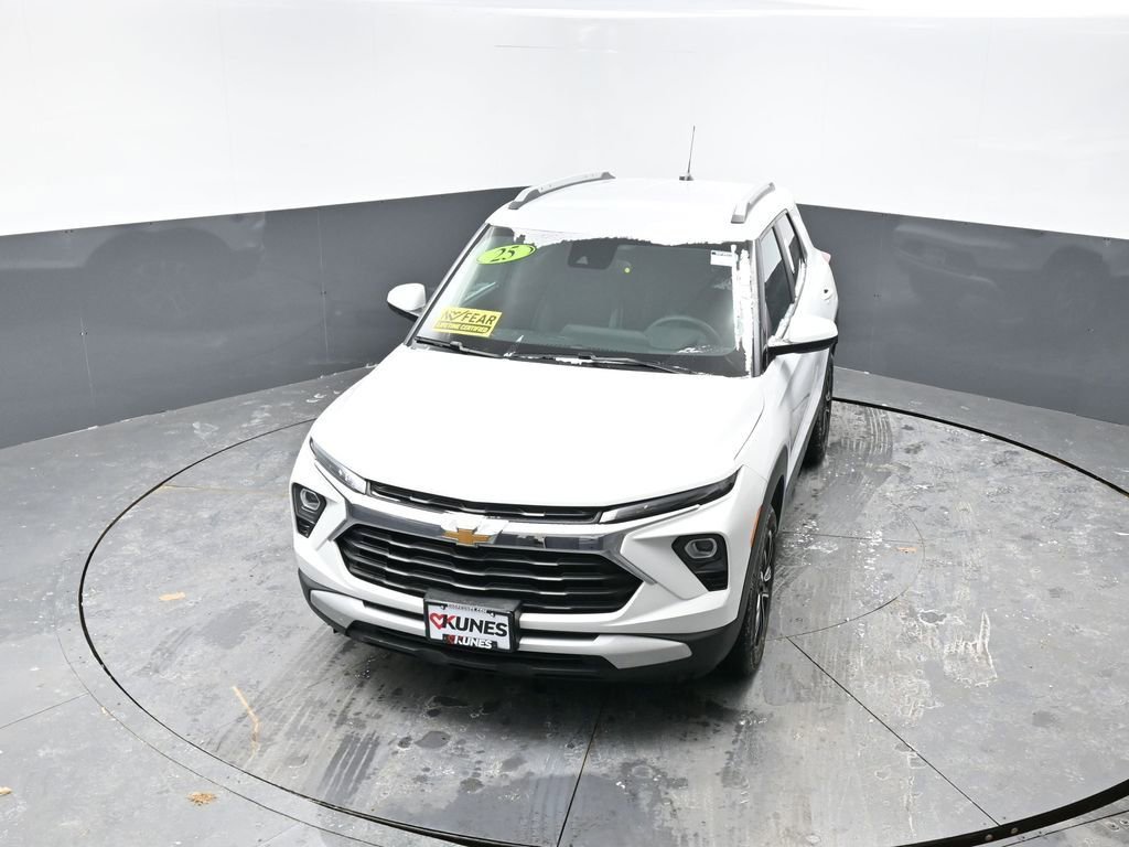 Used 2025 Chevrolet TrailBlazer LT w/ Driver Confidence Package image 38