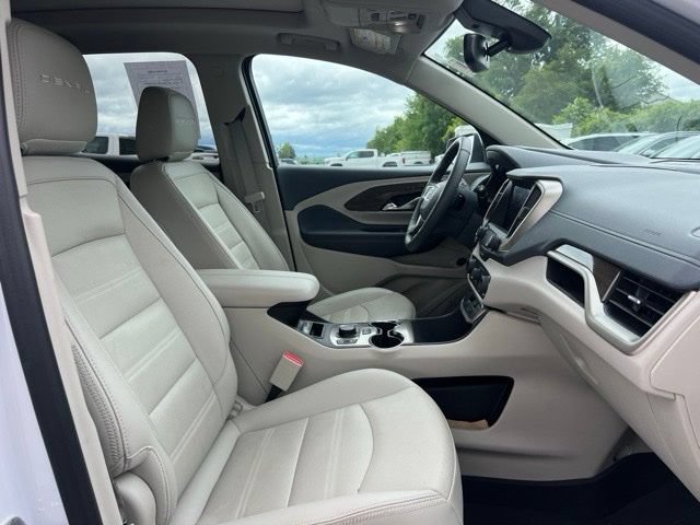 Used 2024 GMC Terrain Denali w/ Denali Premium Package AWD/4WD image 13