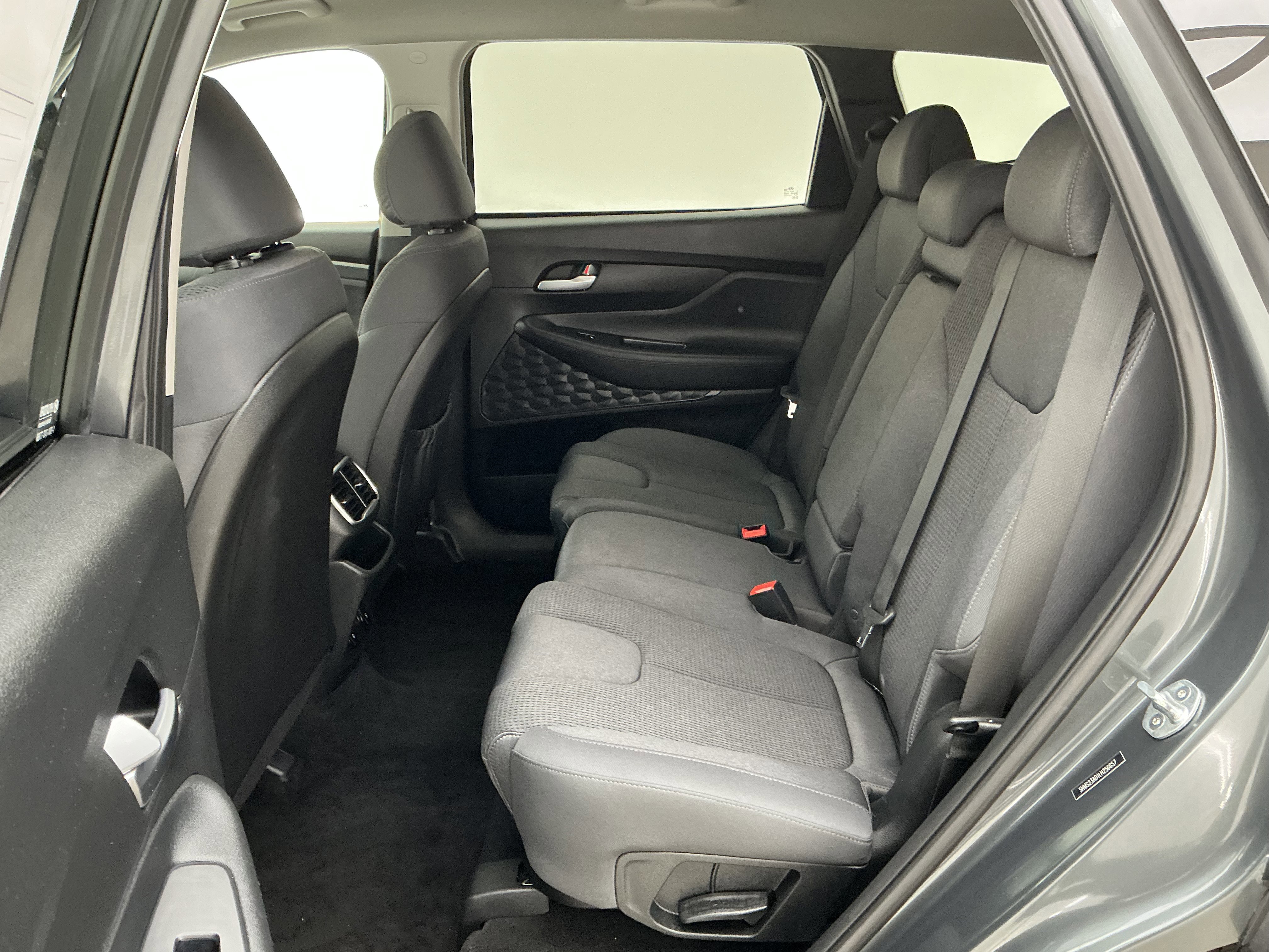 Used 2020 Hyundai Santa Fe SE w/ Cargo Package image 19