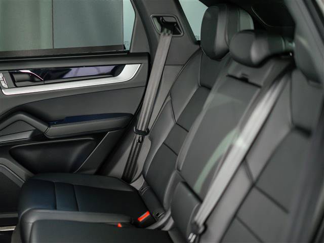 Certified 2026 Porsche Cayenne AWD/4WD image 34