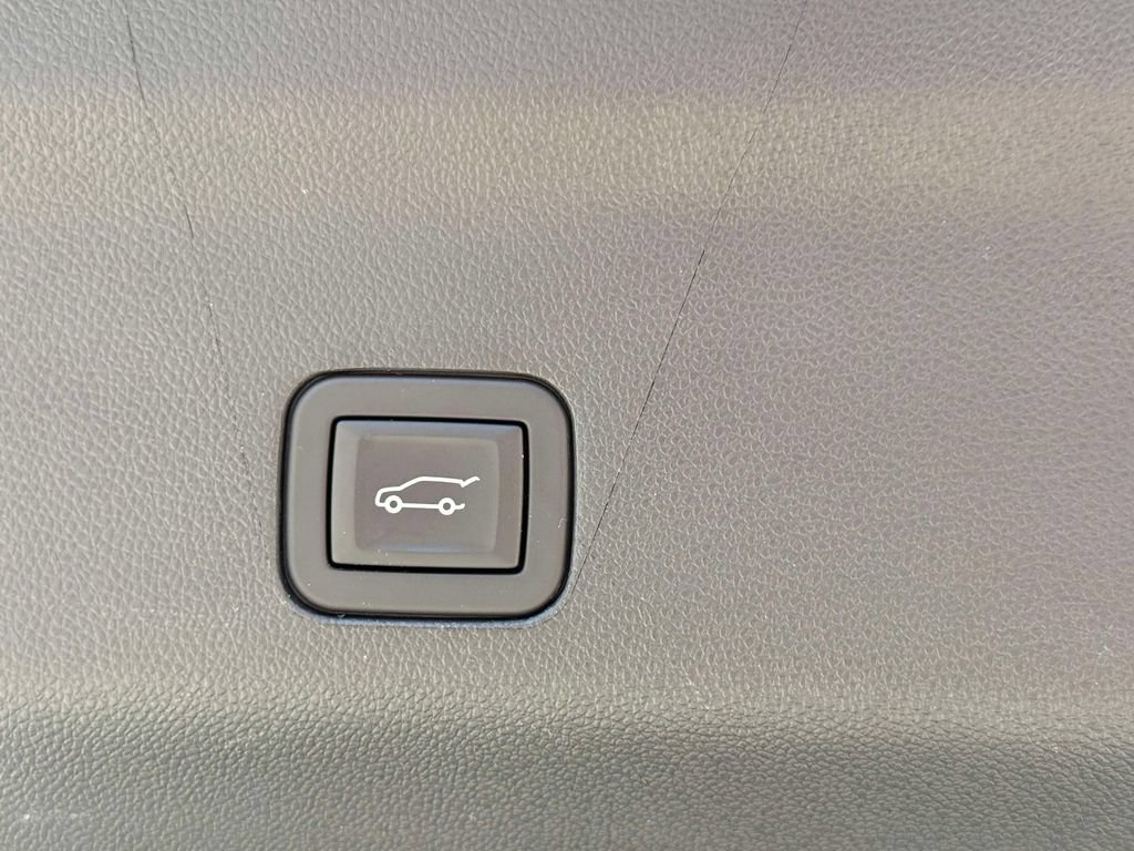 Used 2024 Cadillac Escalade Luxury AWD/4WD image 19