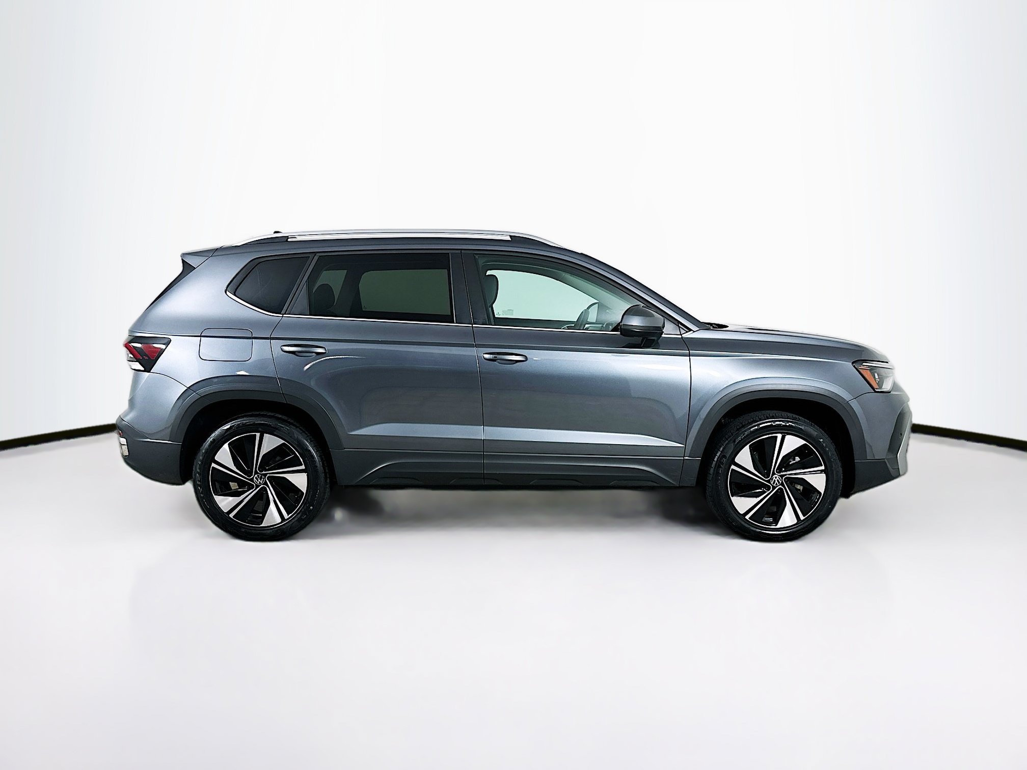 Used 2025 Volkswagen Taos SE AWD/4WD image 10