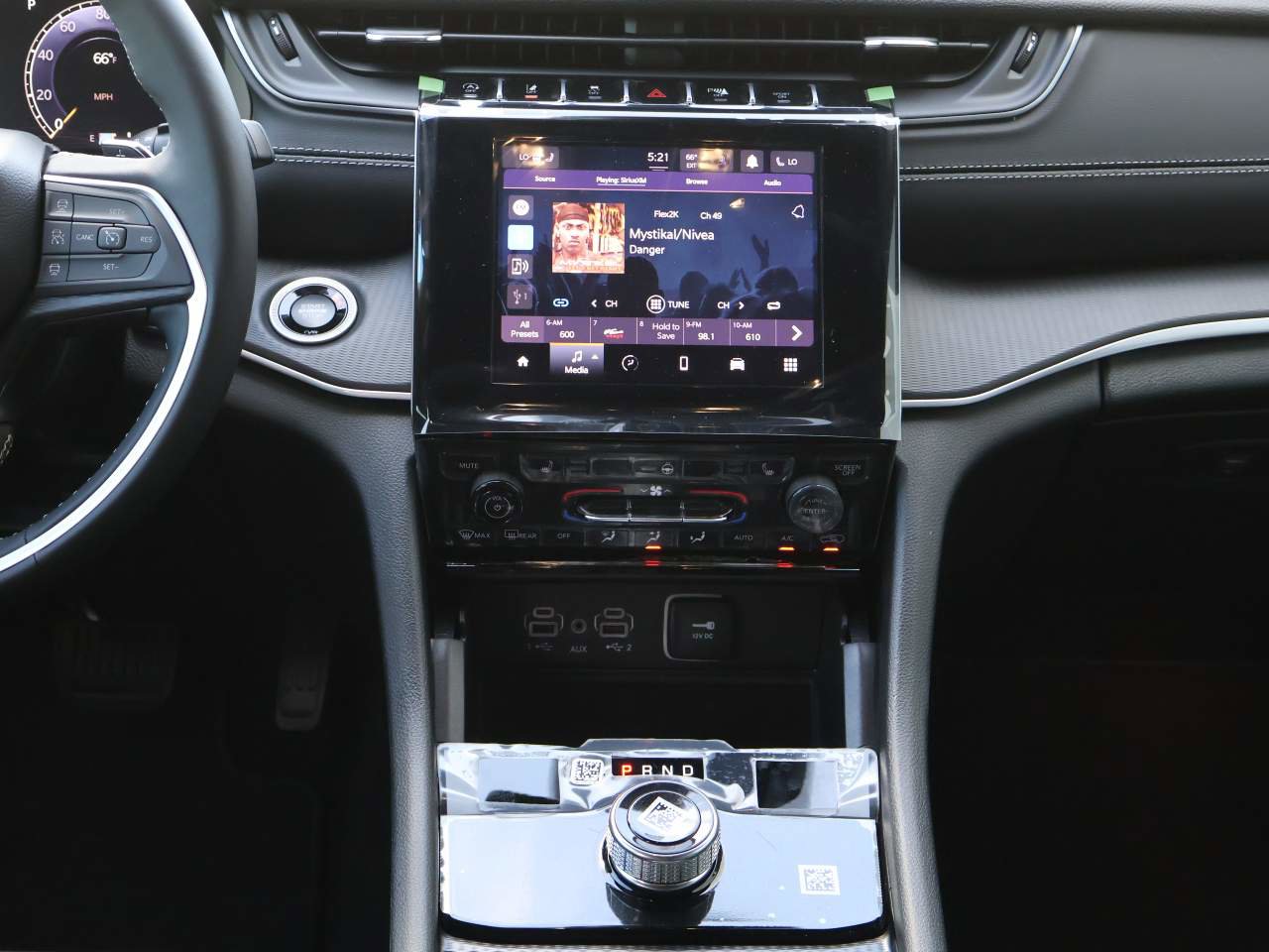 New 2025 Jeep Grand Cherokee L Laredo image 16