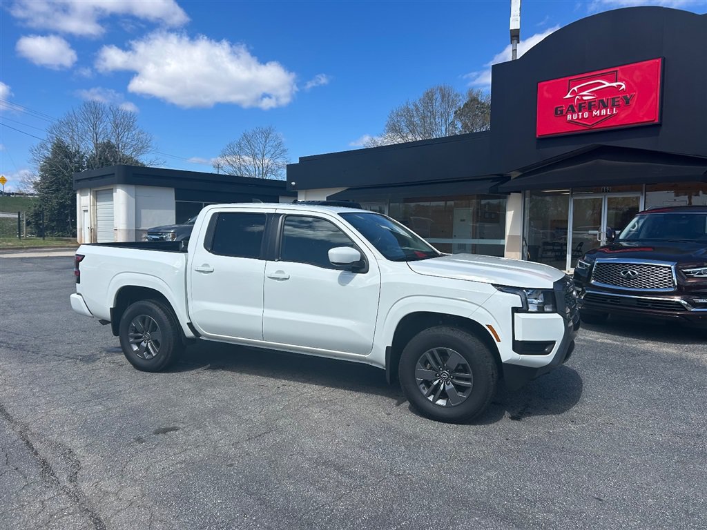 Used 2025 Nissan Frontier SV AWD/4WD image 1