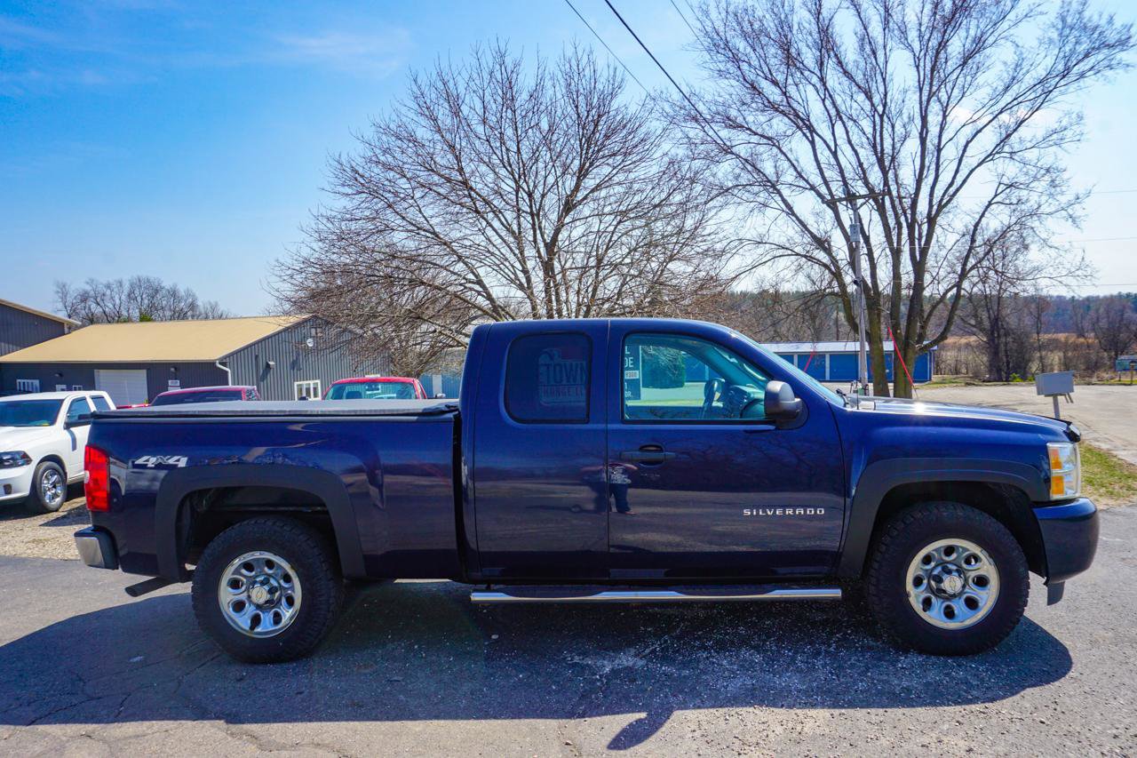 Used 2011 Chevrolet Silverado 1500 LT AWD/4WD image 2