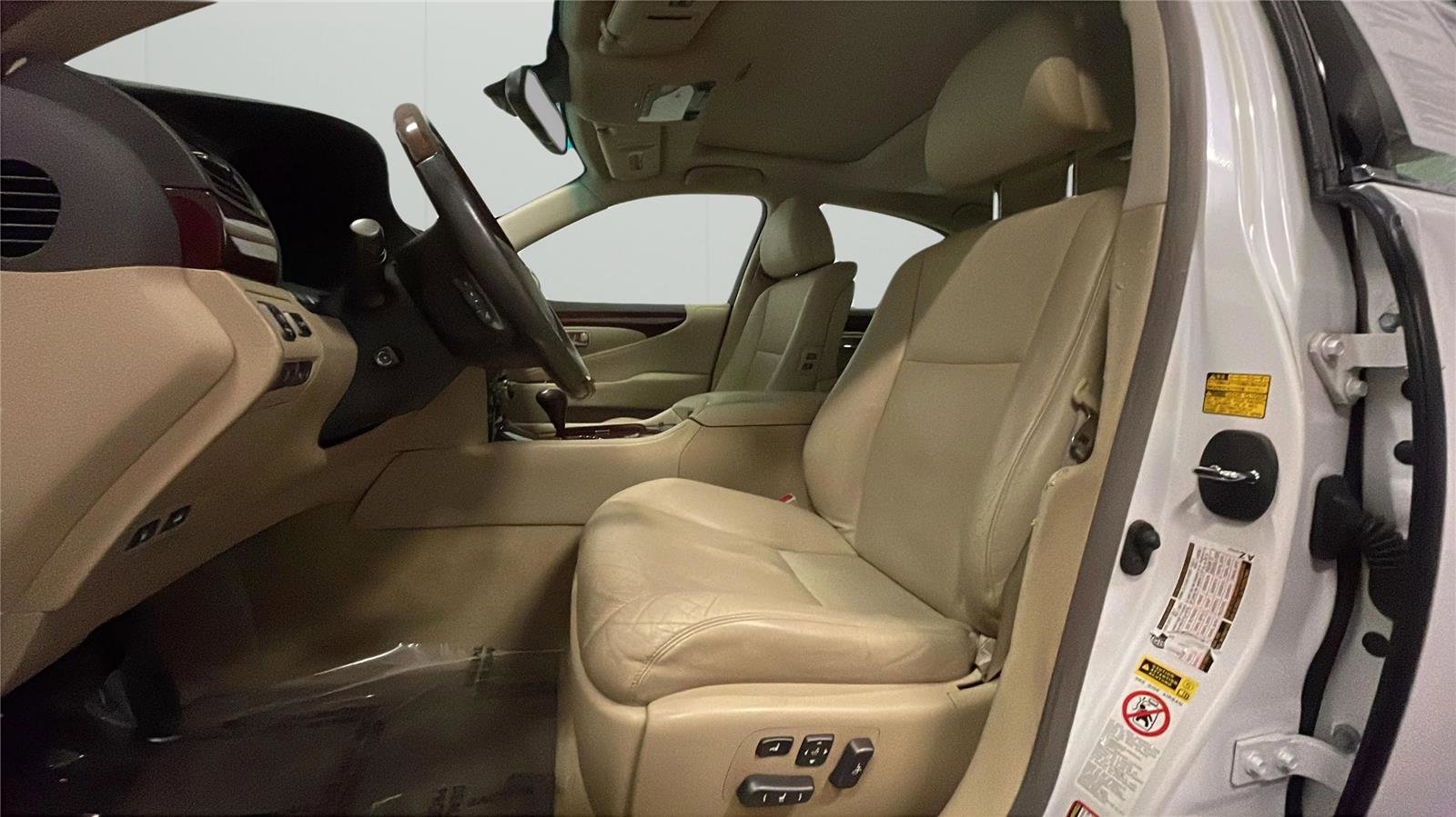 Used 2007 Lexus LS 460 RWD image 9