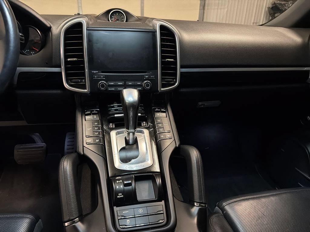 Used 2018 Porsche Cayenne Platinum Edition AWD/4WD image 18