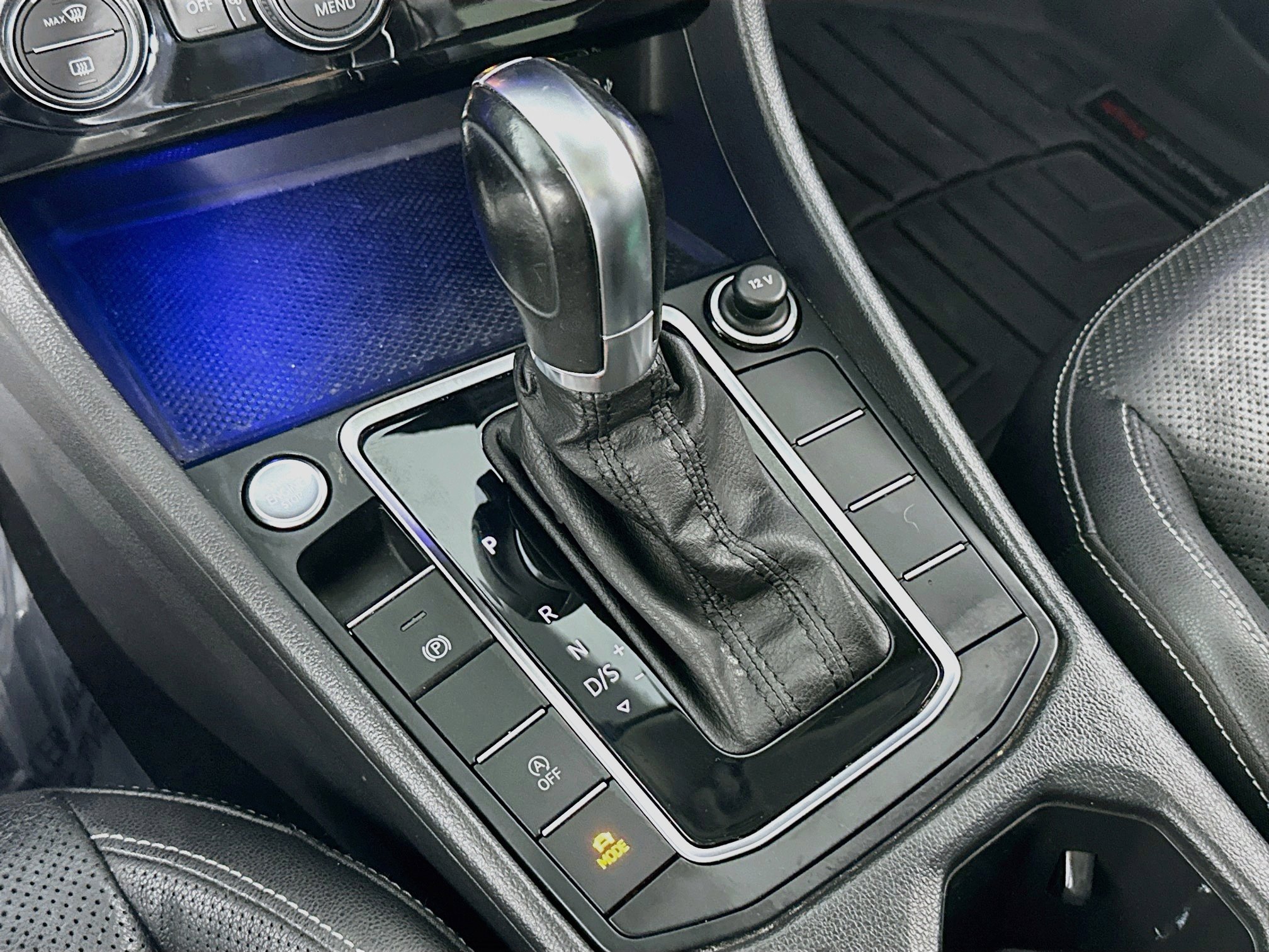 Used 2019 Volkswagen Jetta SEL Premium FWD image 17