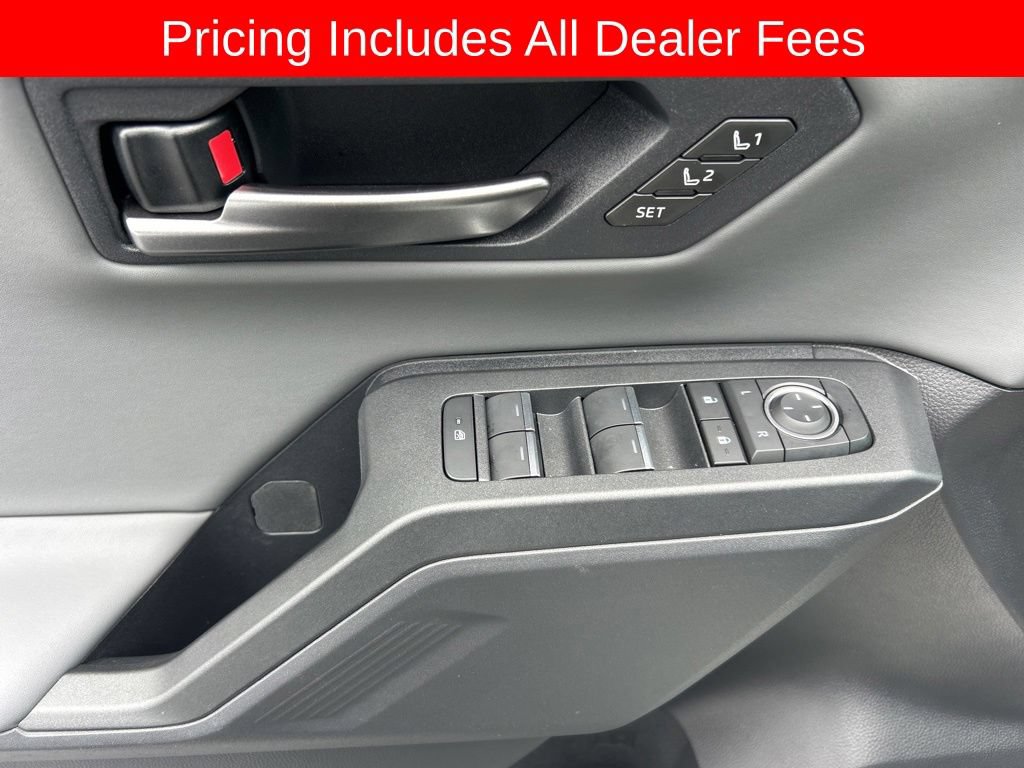 Used 2026 Toyota RAV4 XSE w/ Panoramic Sun Roof Package AWD/4WD image 4