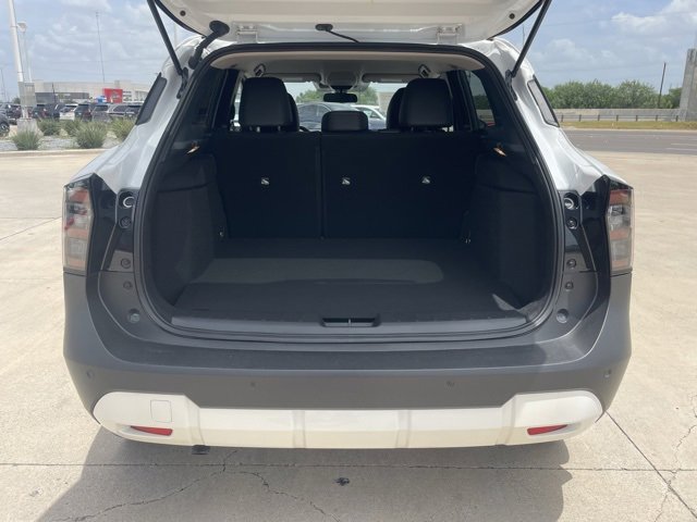 Certified 2025 Nissan Kicks SR image 6