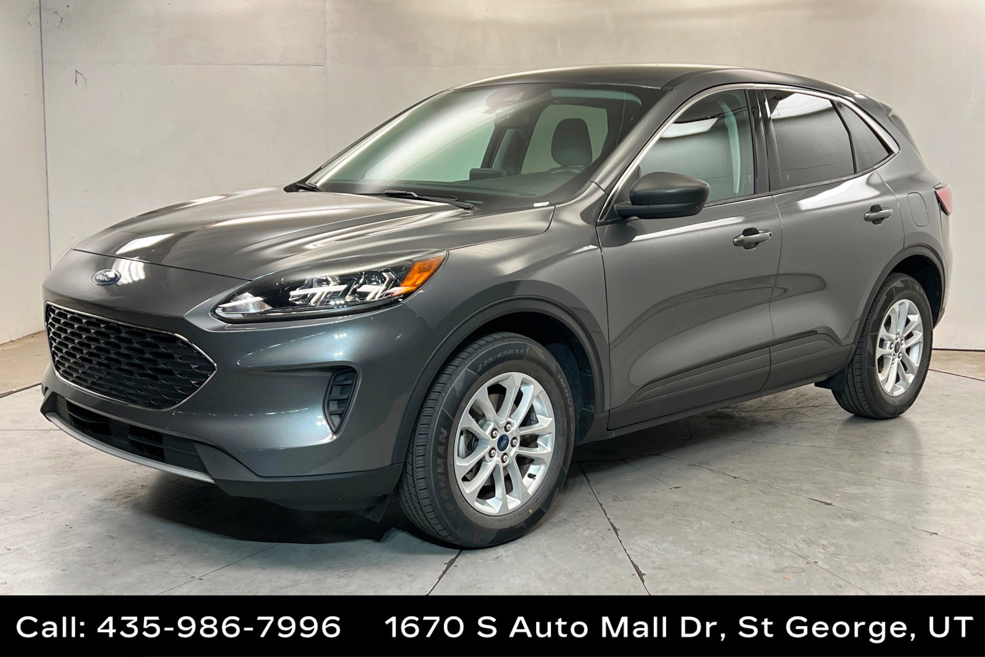 Used 2022 Ford Escape SE w/ Cold Weather Package image 1