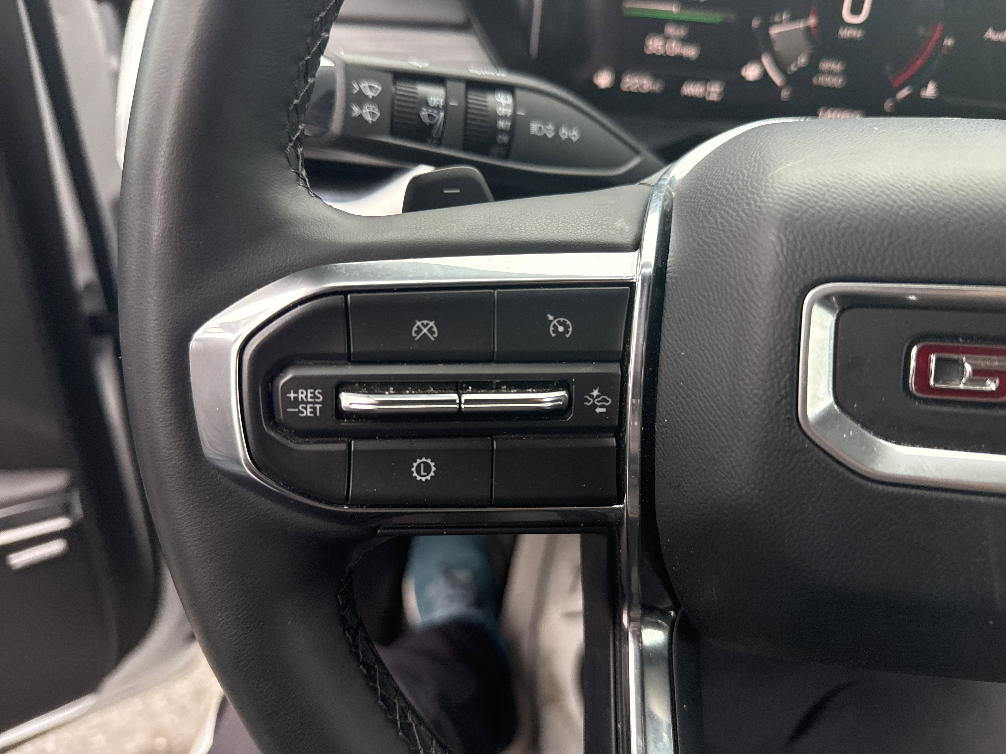 Used 2025 GMC Acadia Elevation AWD/4WD image 18