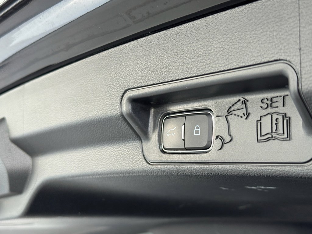 Used 2021 Ford Explorer XLT w/ Equipment Group 202A image 38