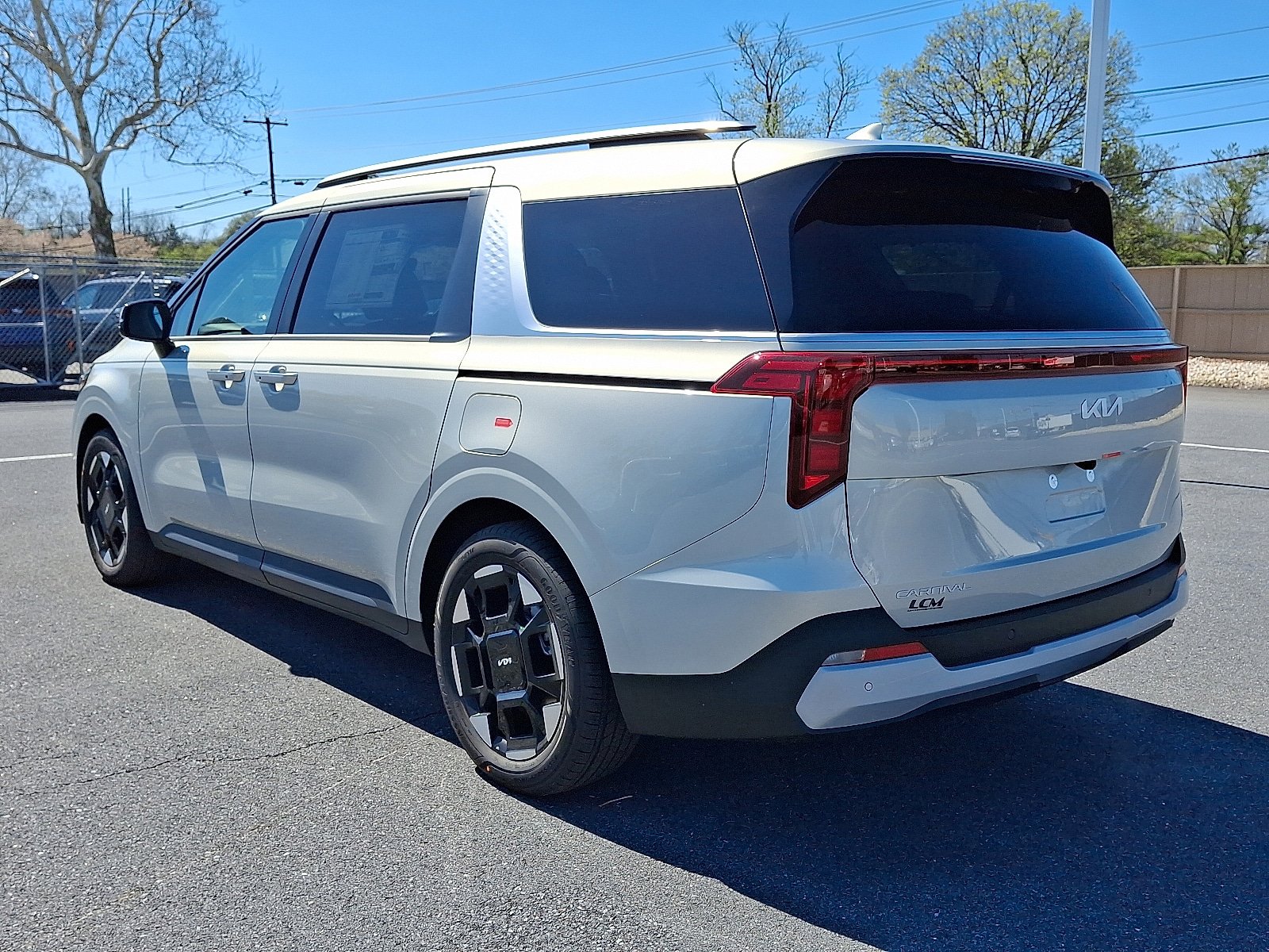 New 2026 Kia Carnival EX image 4