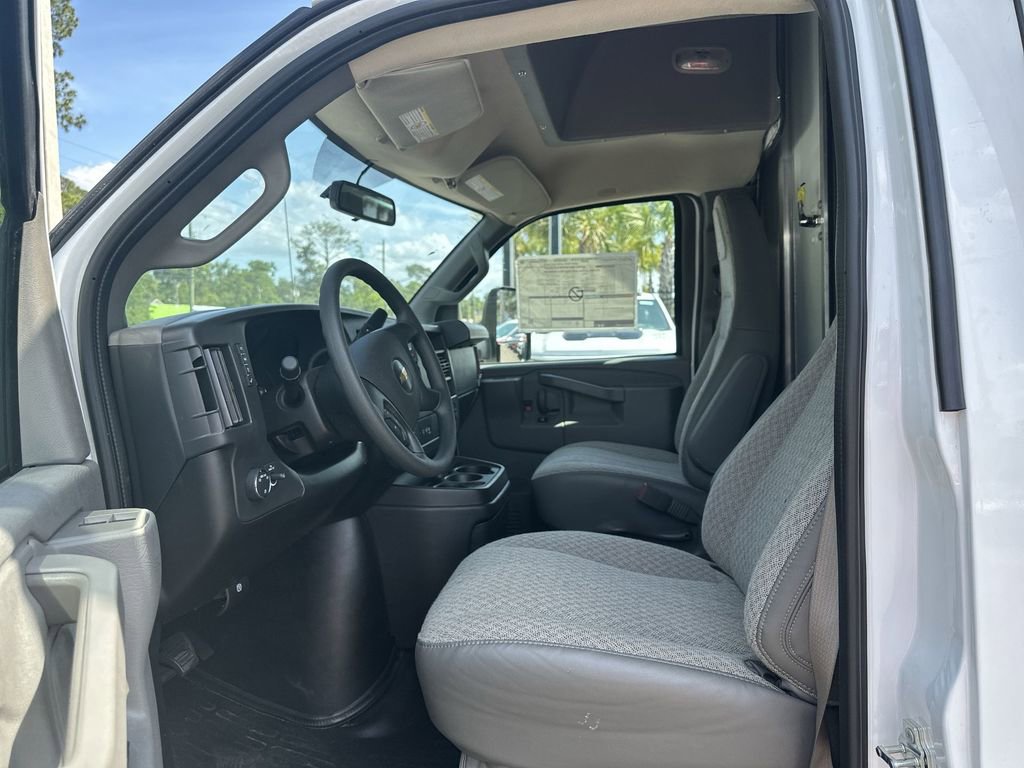 New 2025 Chevrolet Express 3500 w/ Power Convenience Package image 18