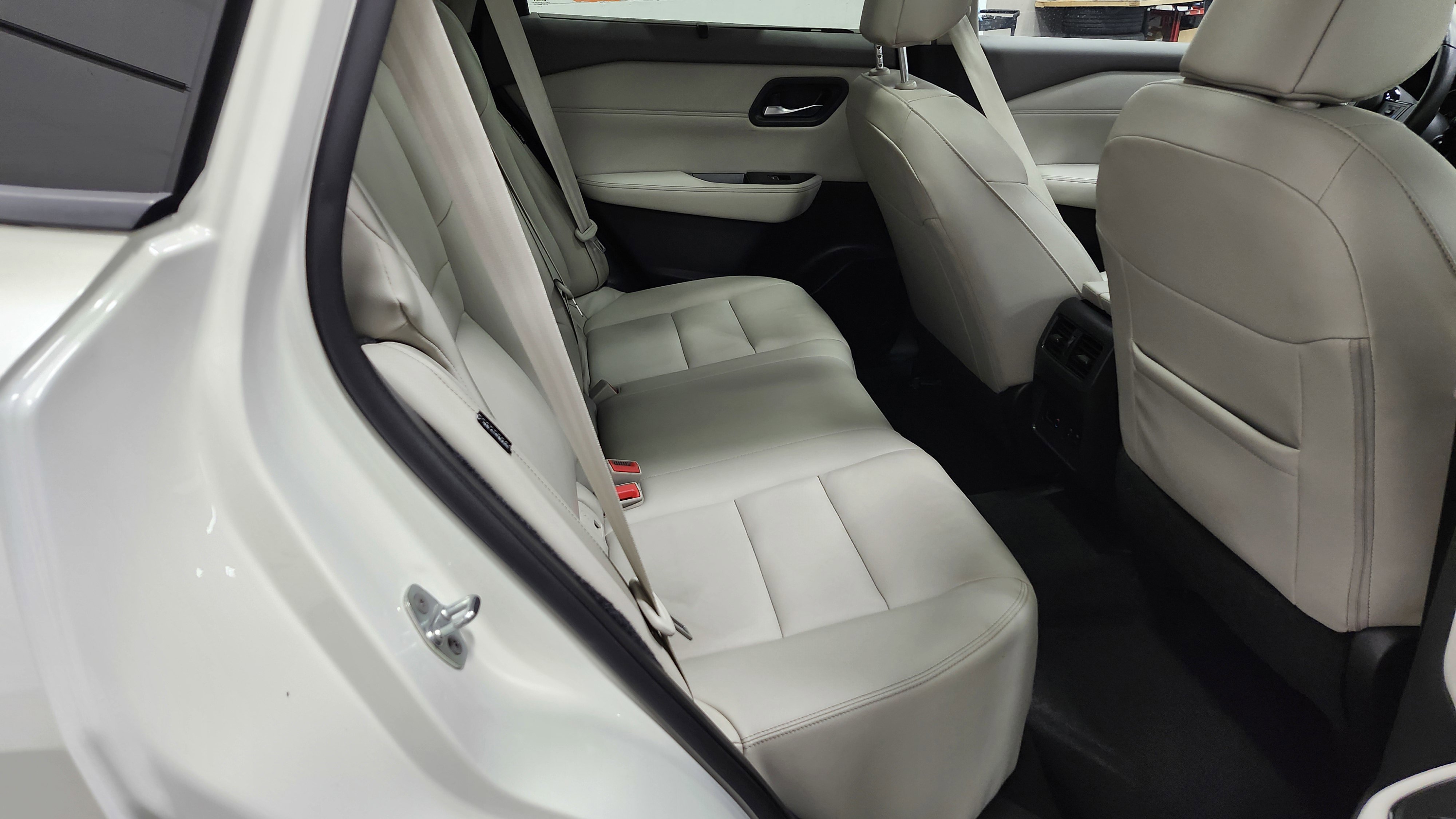 Used 2023 Nissan Rogue SL w/ SL Premium Package image 21