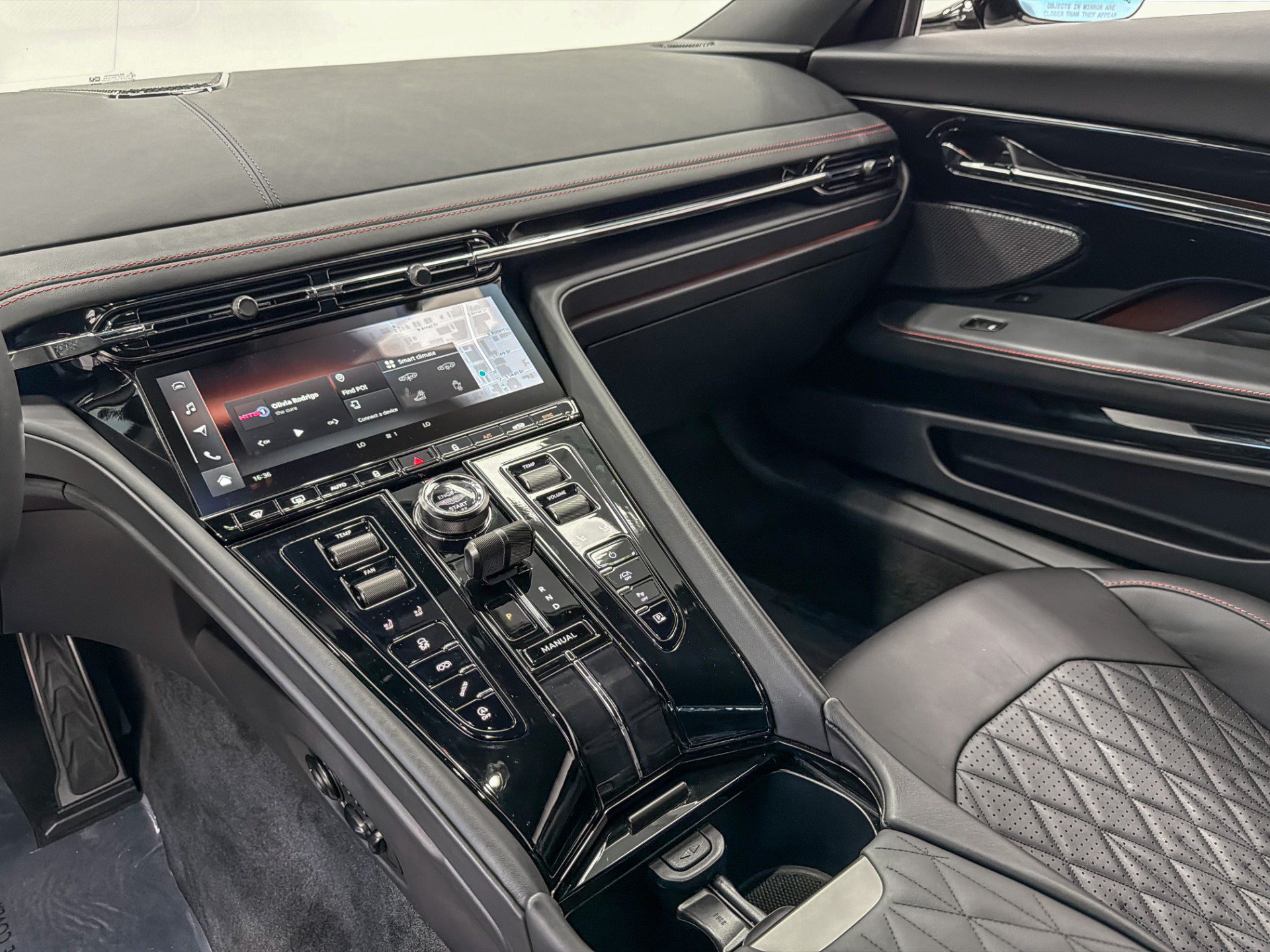 Used 2025 Aston Martin DB12 Coupe RWD image 17