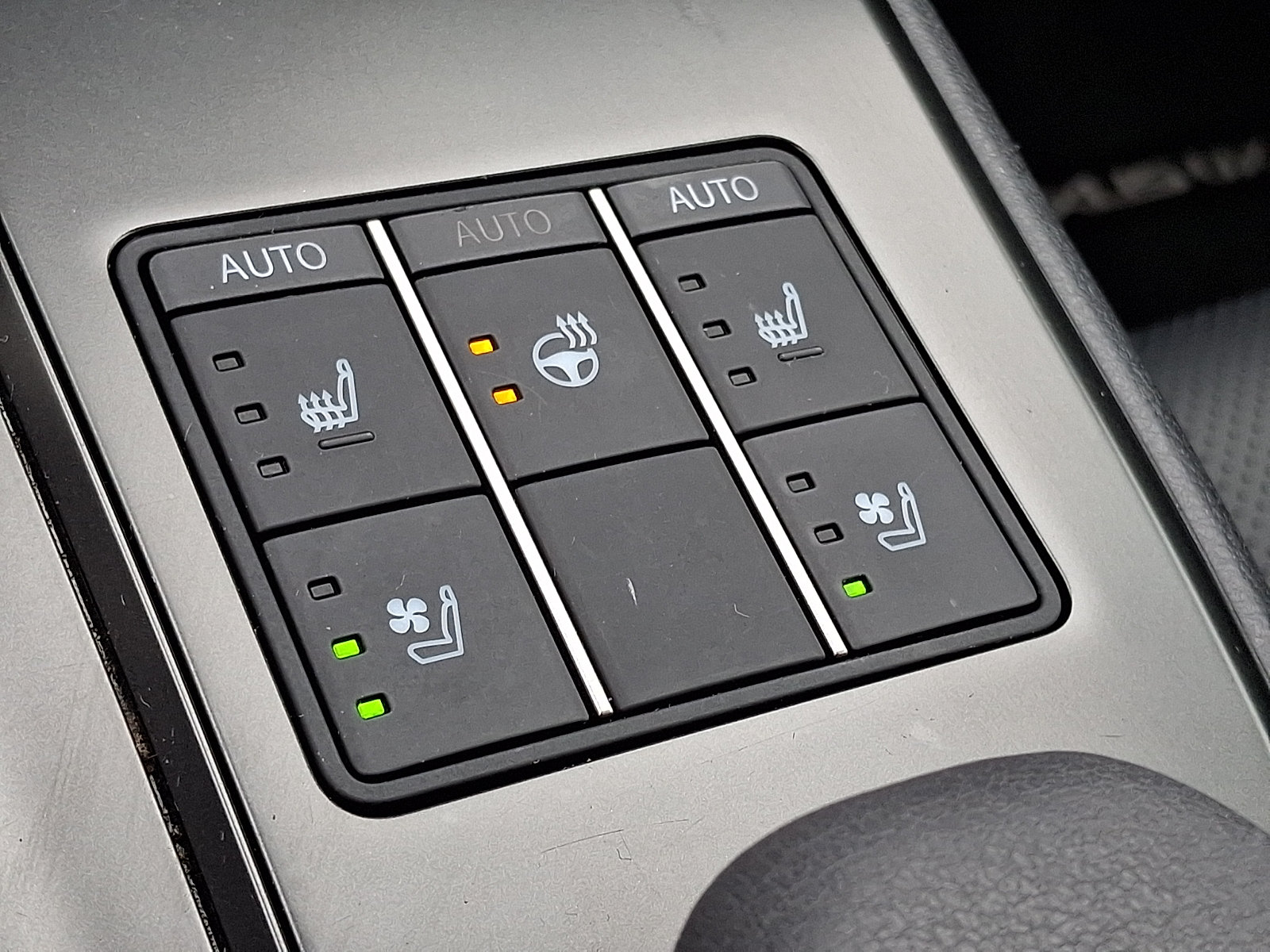 Certified 2025 Lexus UX 300h AWD w/ Accessory Package (Z1) image 23