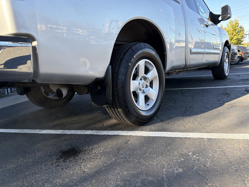Used 2006 Nissan Titan SE AWD/4WD image 5