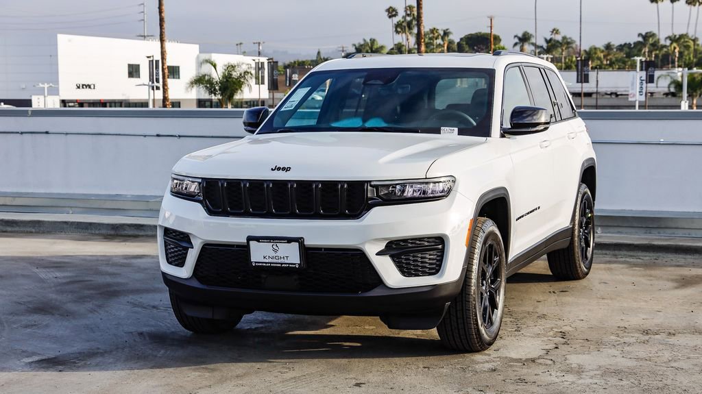 New 2025 Jeep Grand Cherokee Altitude image 4