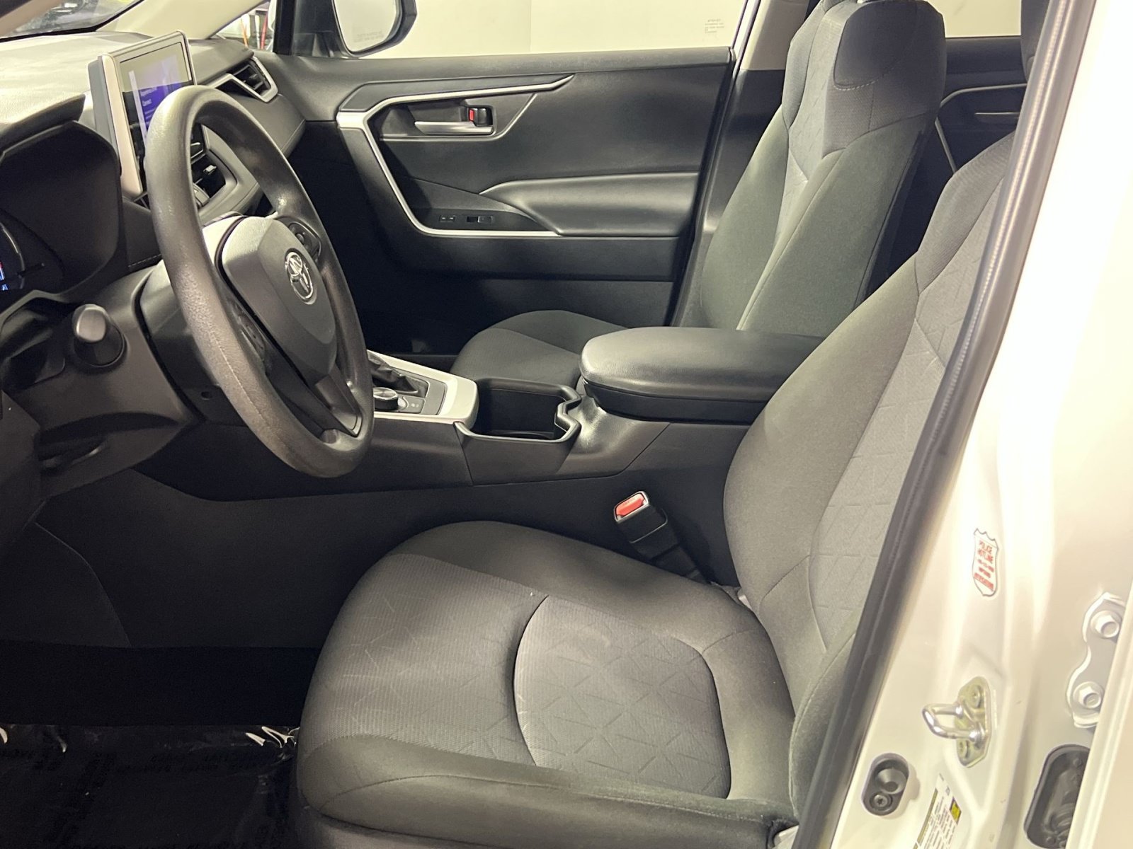 Used 2025 Toyota RAV4 XLE AWD/4WD image 13