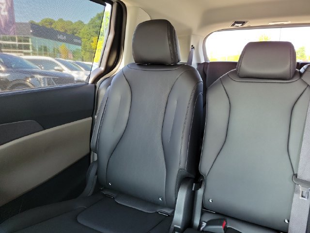 New 2027 Kia Carnival EX FWD image 10