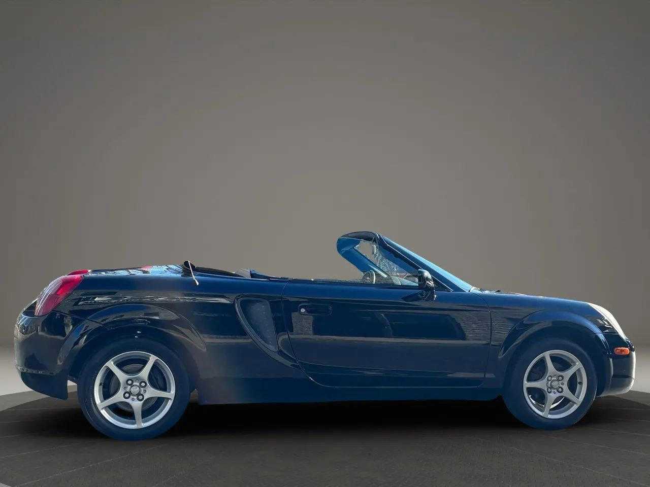 Used 2002 Toyota MR2 image 19