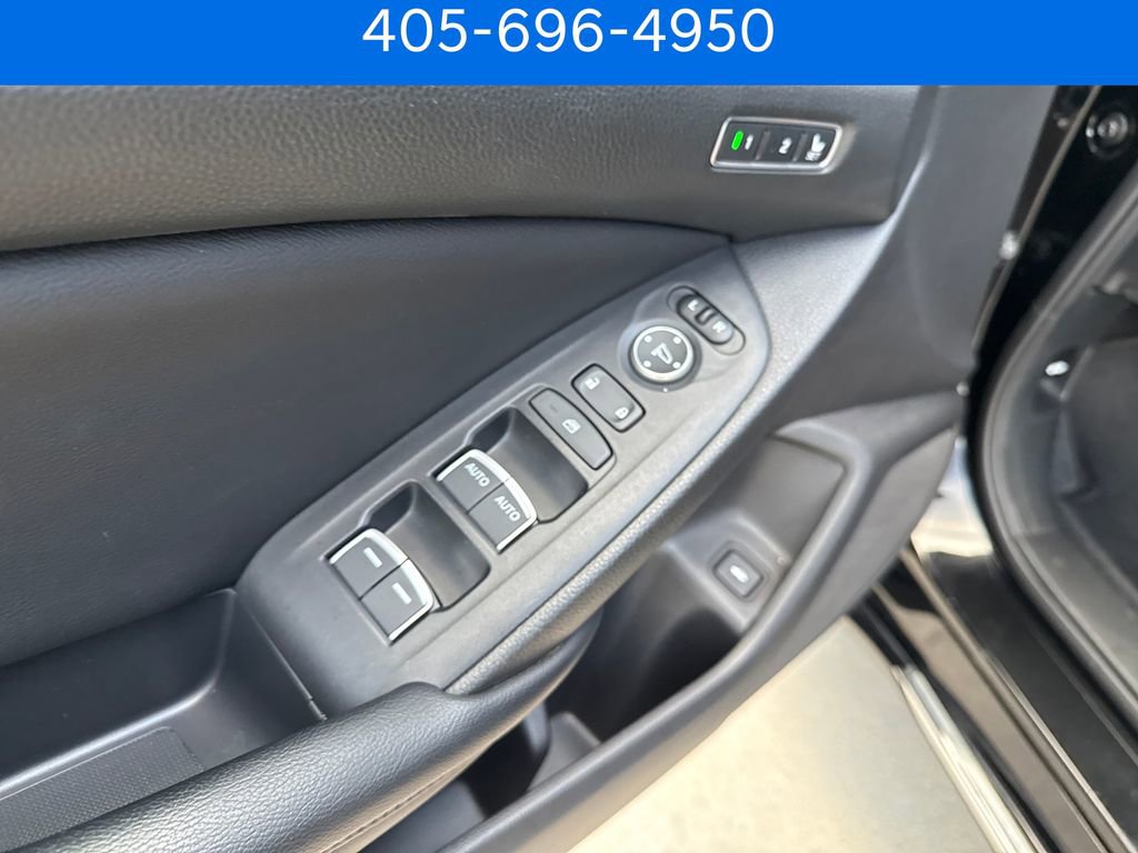 Used 2018 Honda Accord Touring image 12