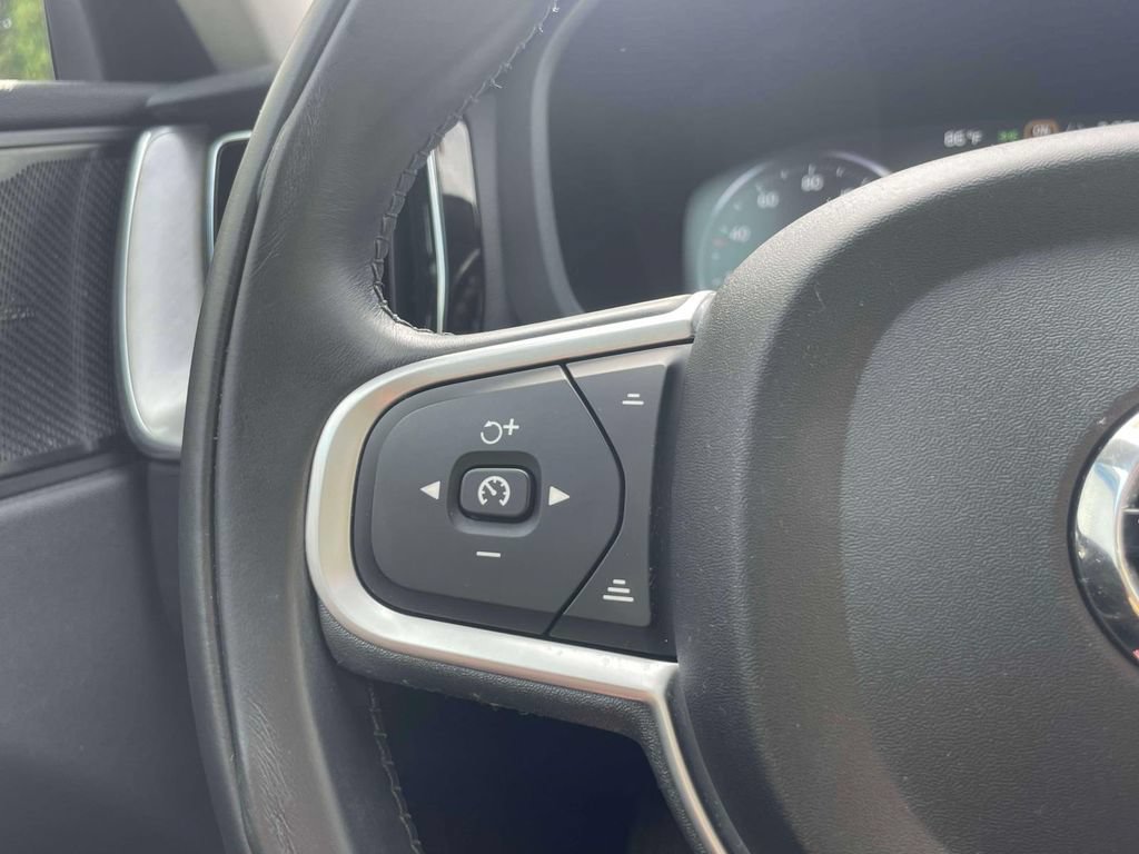 Used 2019 Volvo XC60 T5 Momentum w/ Multimedia Package AWD/4WD image 21