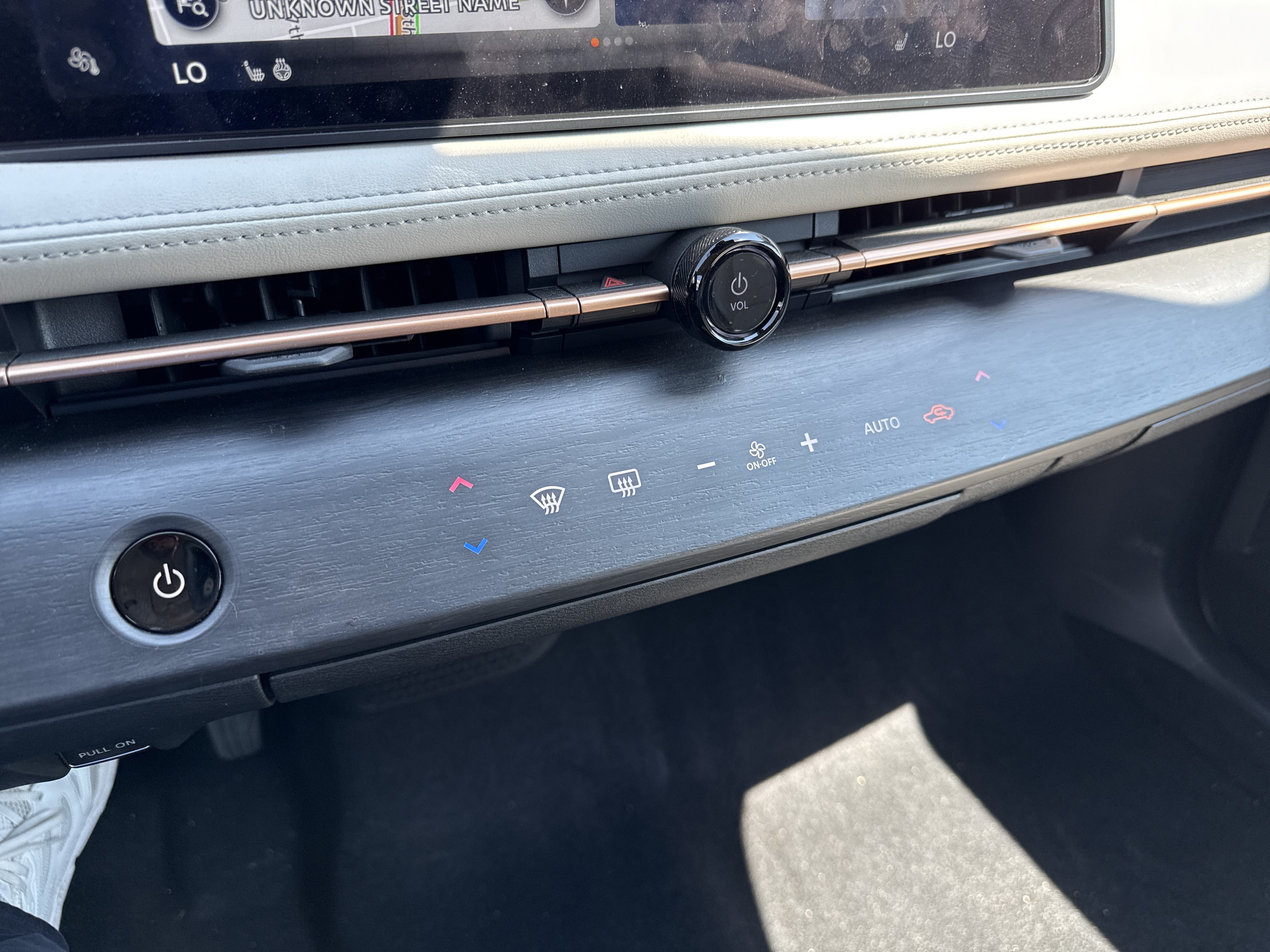 Certified 2025 Nissan Ariya AWD image 20