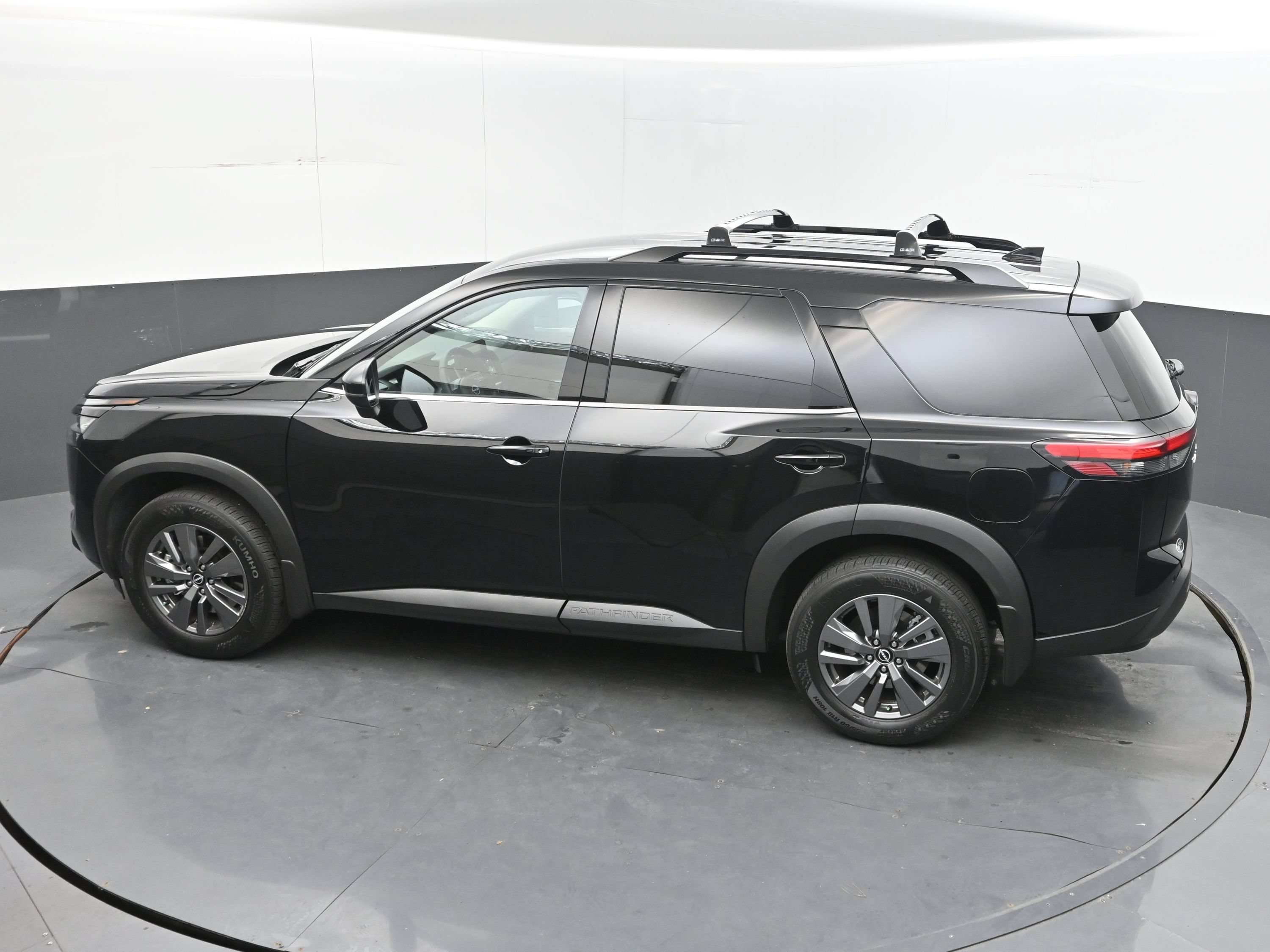 Used 2025 Nissan Pathfinder SV FWD image 34