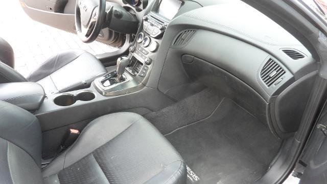 Used 2016 Hyundai Genesis Coupe 3.8 image 25
