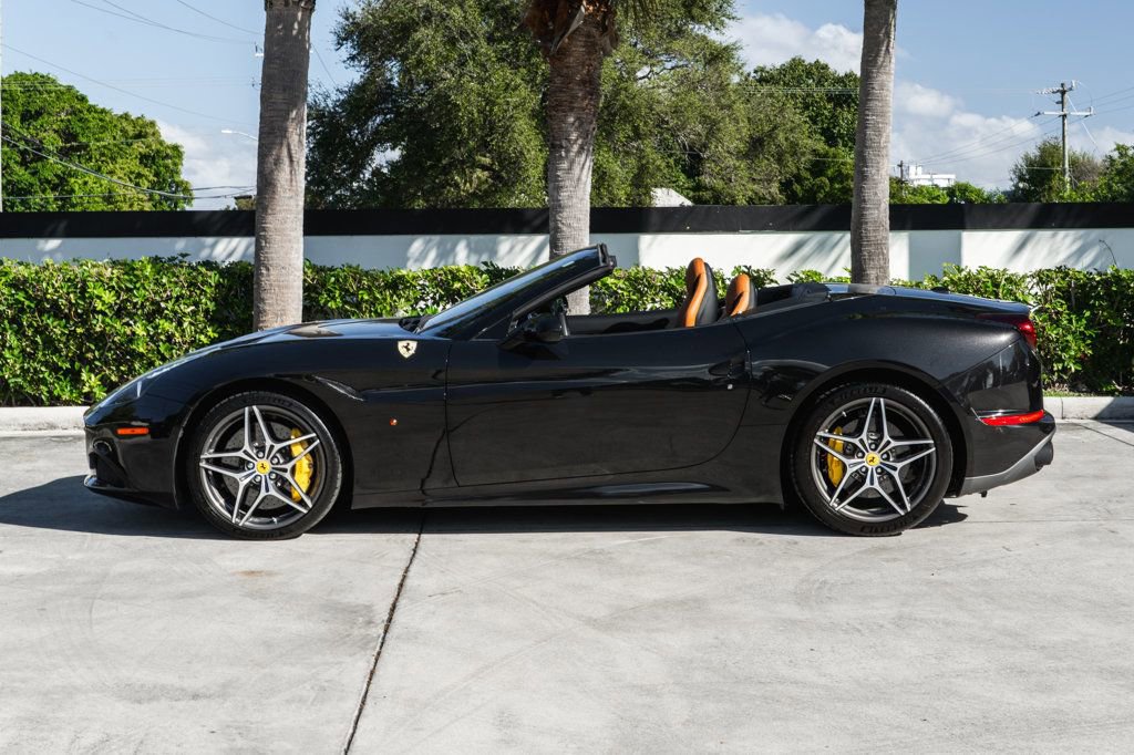 Used 2017 Ferrari California T image 4